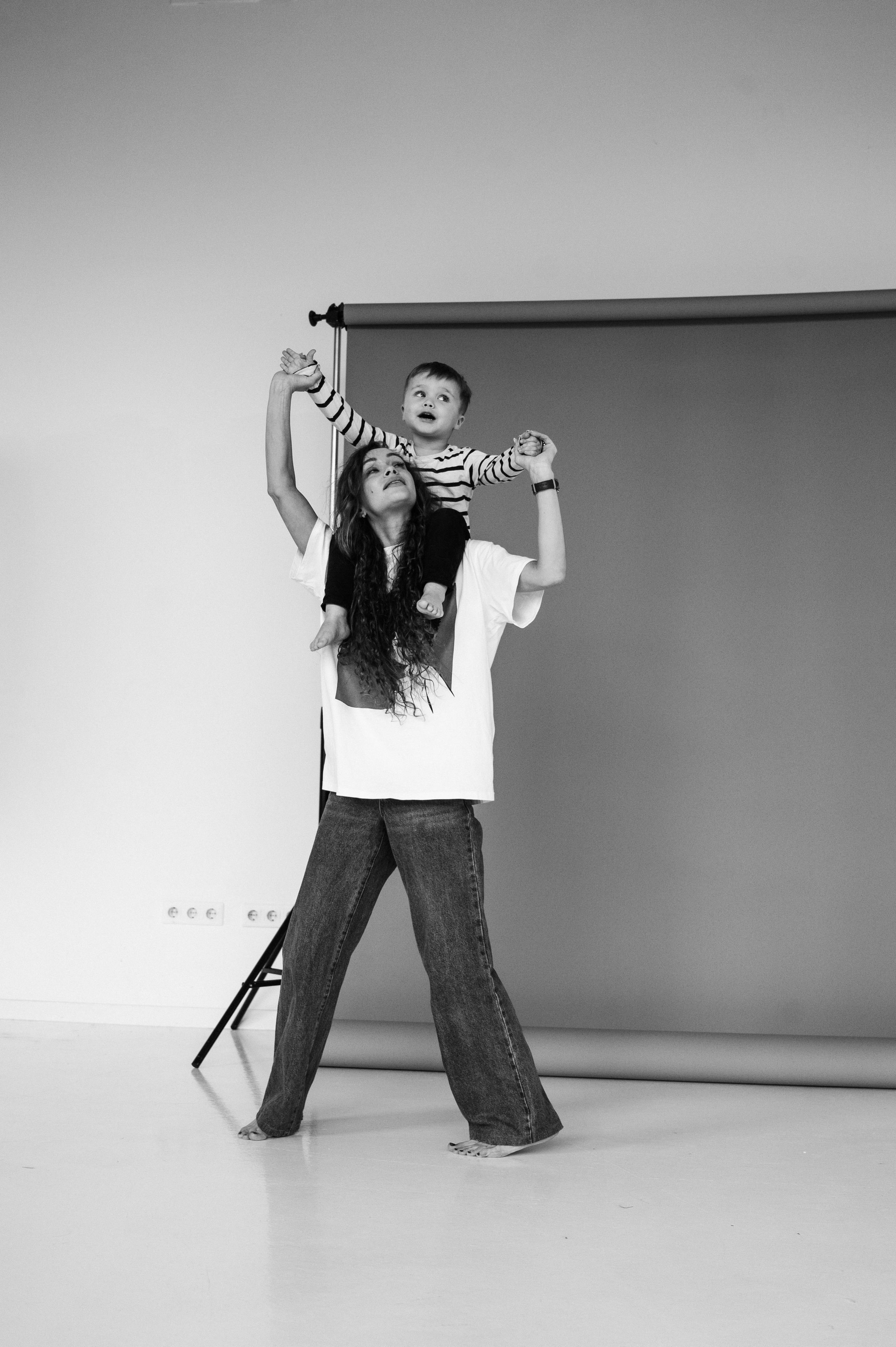 Семейная фотосессия в Санкт-Петербурге от Маргариты Ивановой — душевные кадры с детьми и родителями, помощь в подборе образов, стилист, виза. Профессиональный фотограф беременности в СПБ. Стильные фотосессии беременности в стиле минимализм и классическая фотография