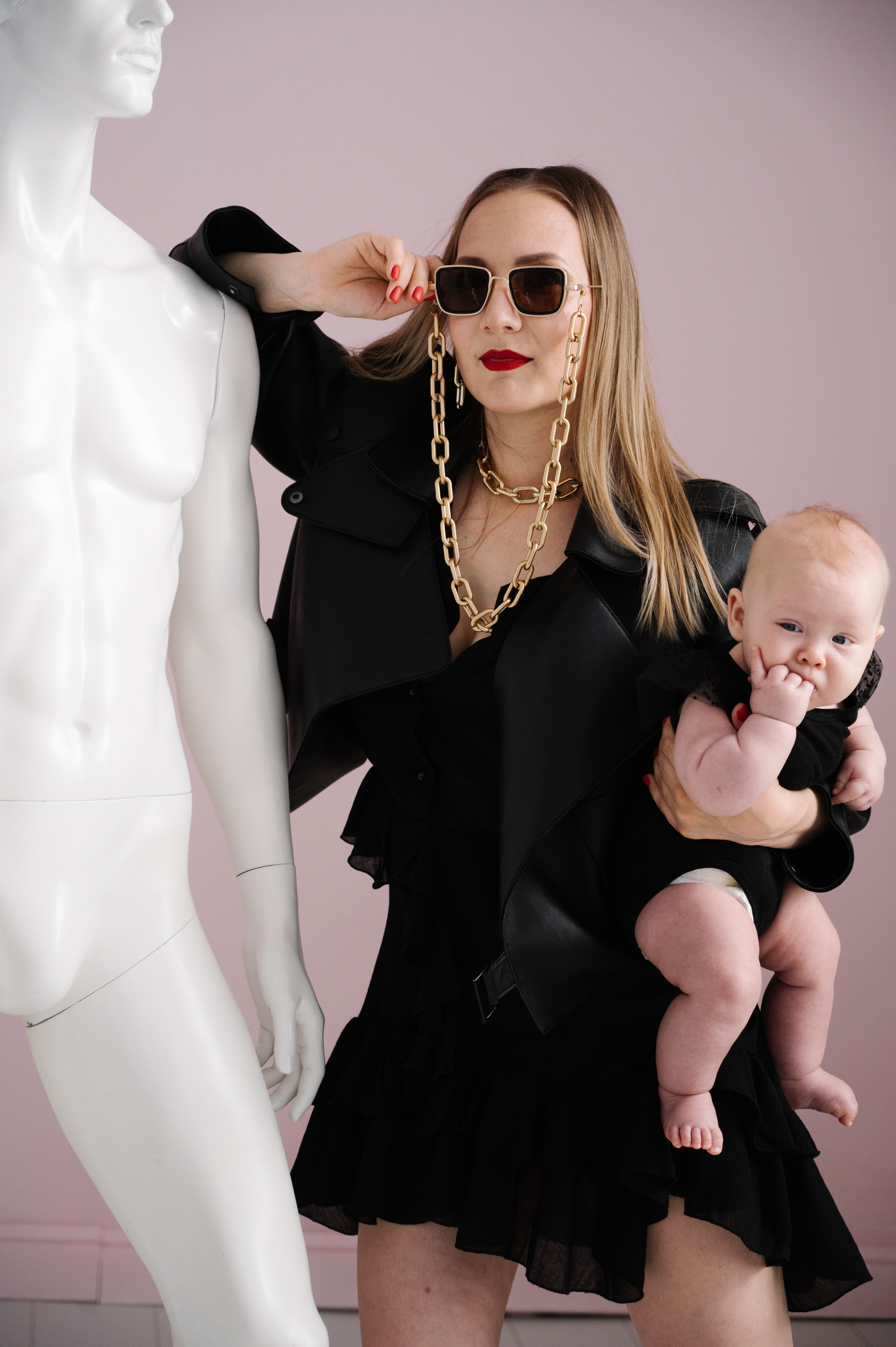 Девочки. Профессиональный фотограф беременности в СПБ. Стильные фотосессии беременности в стиле минимализм и классическая фотография