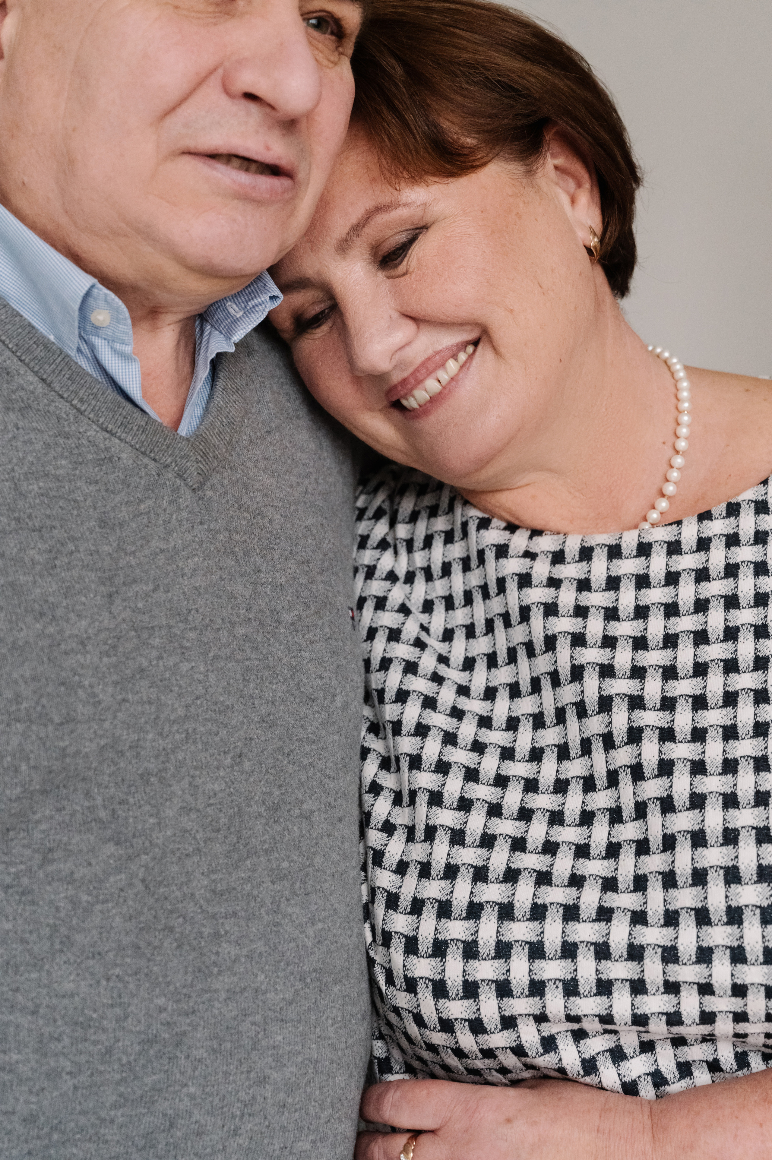 Мария с семьей. Профессиональный фотограф беременности в СПБ. Стильные фотосессии беременности в стиле минимализм и классическая фотография