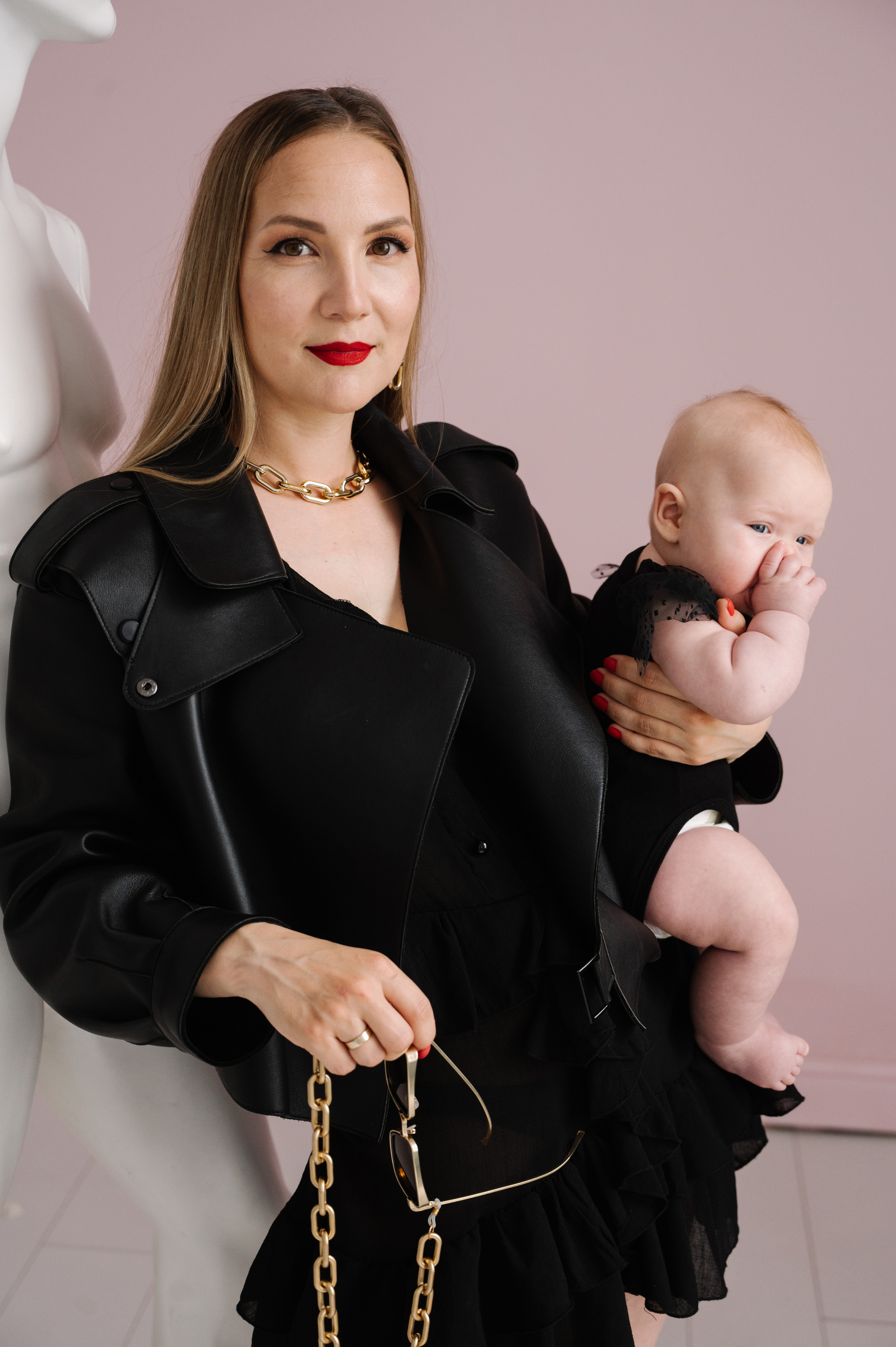 Девочки. Профессиональный фотограф беременности в СПБ. Стильные фотосессии беременности в стиле минимализм и классическая фотография