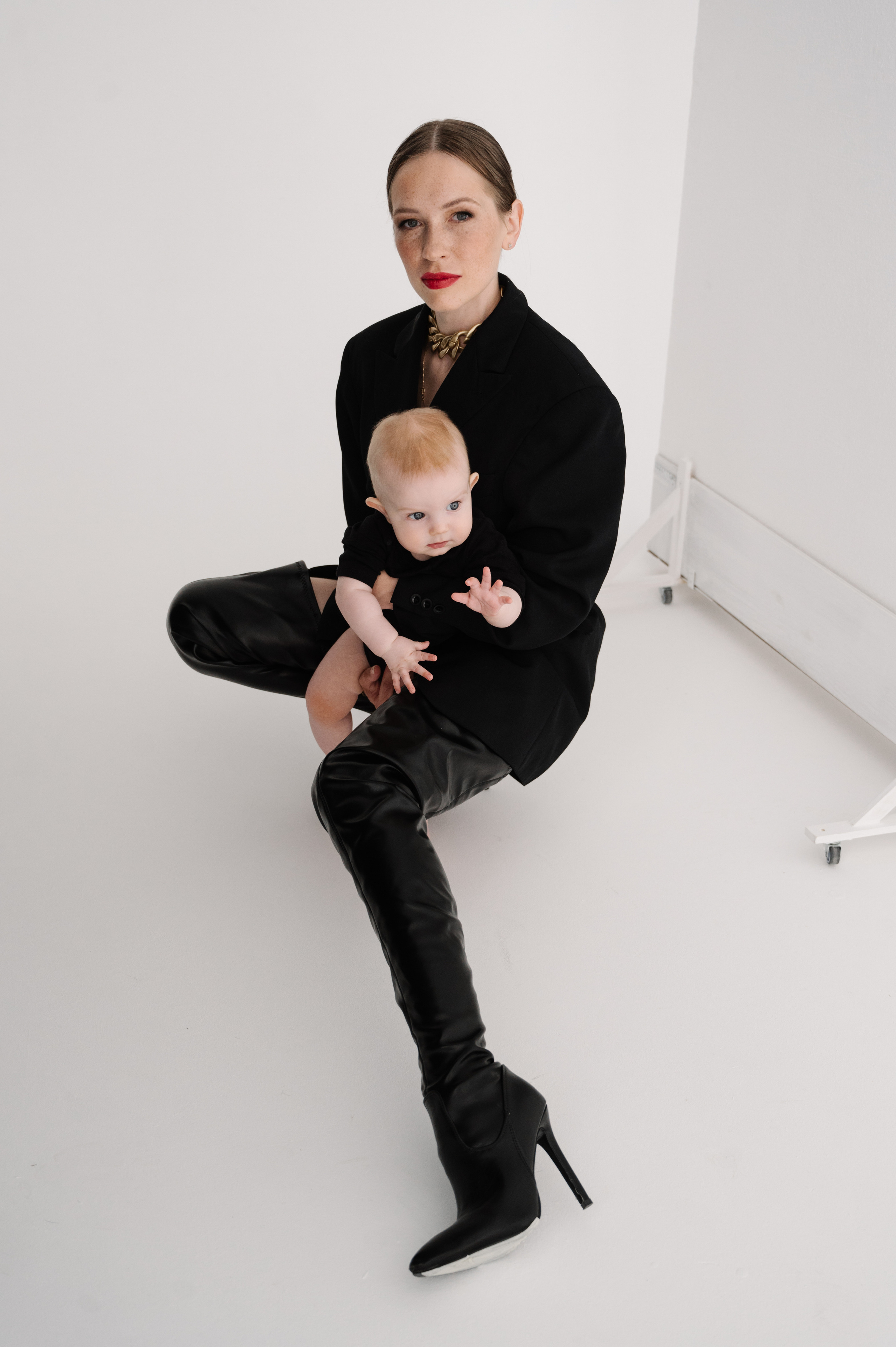 Девочки. Профессиональный фотограф беременности в СПБ. Стильные фотосессии беременности в стиле минимализм и классическая фотография