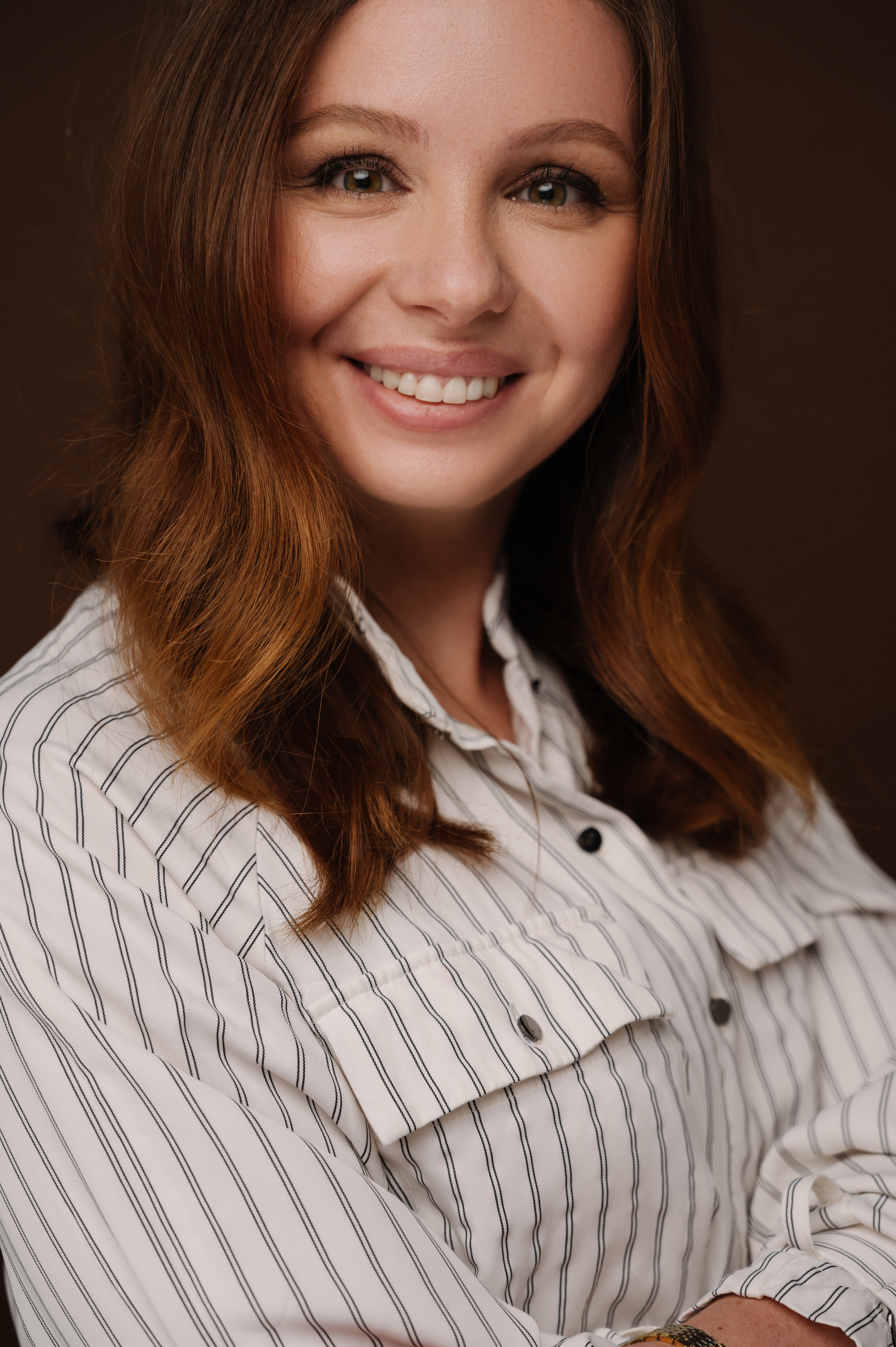 Мария с семьей. Профессиональный фотограф беременности в СПБ. Стильные фотосессии беременности в стиле минимализм и классическая фотография