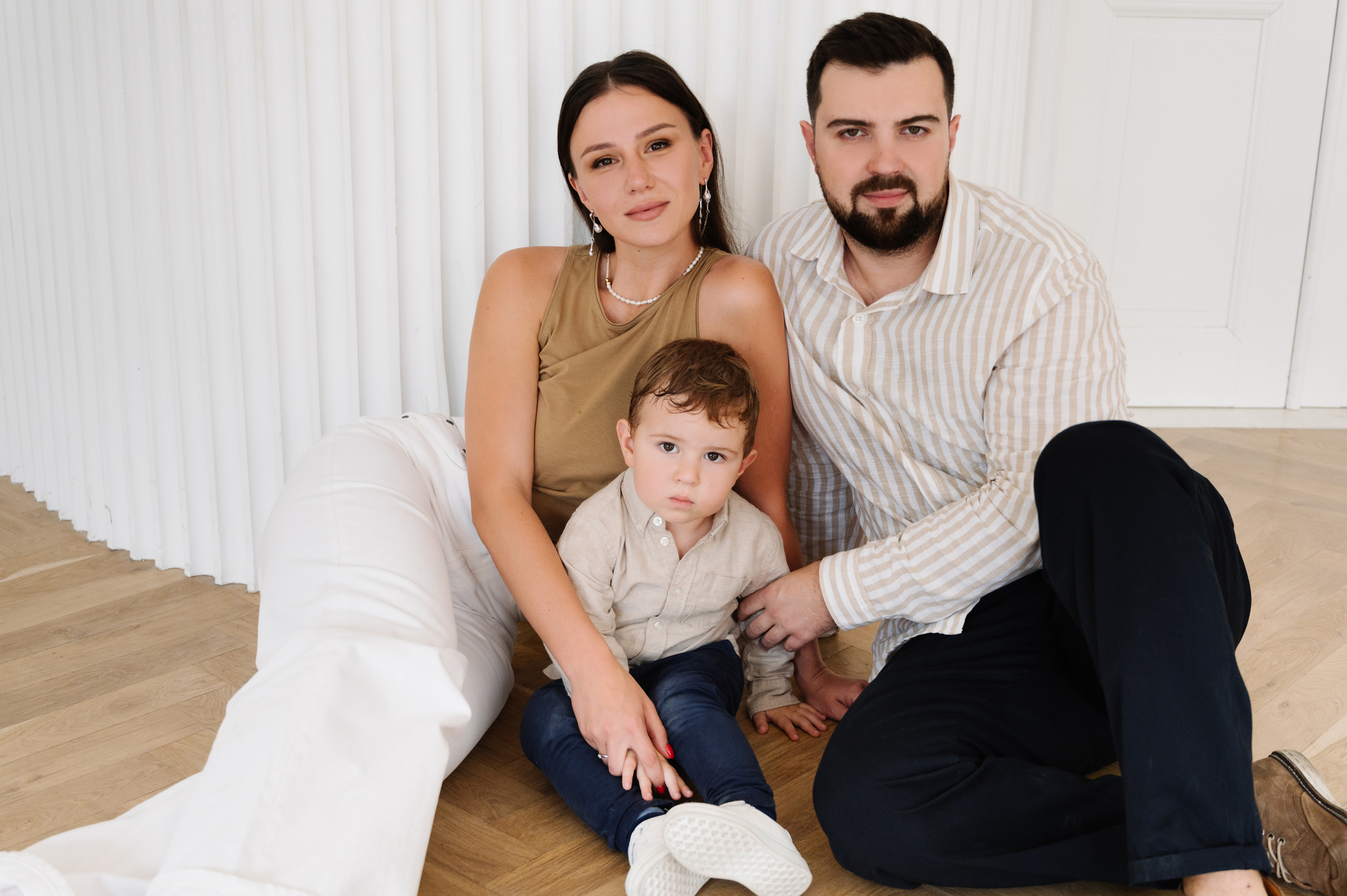 Марина семьей. Профессиональный фотограф беременности в СПБ. Стильные фотосессии беременности в стиле минимализм и классическая фотография