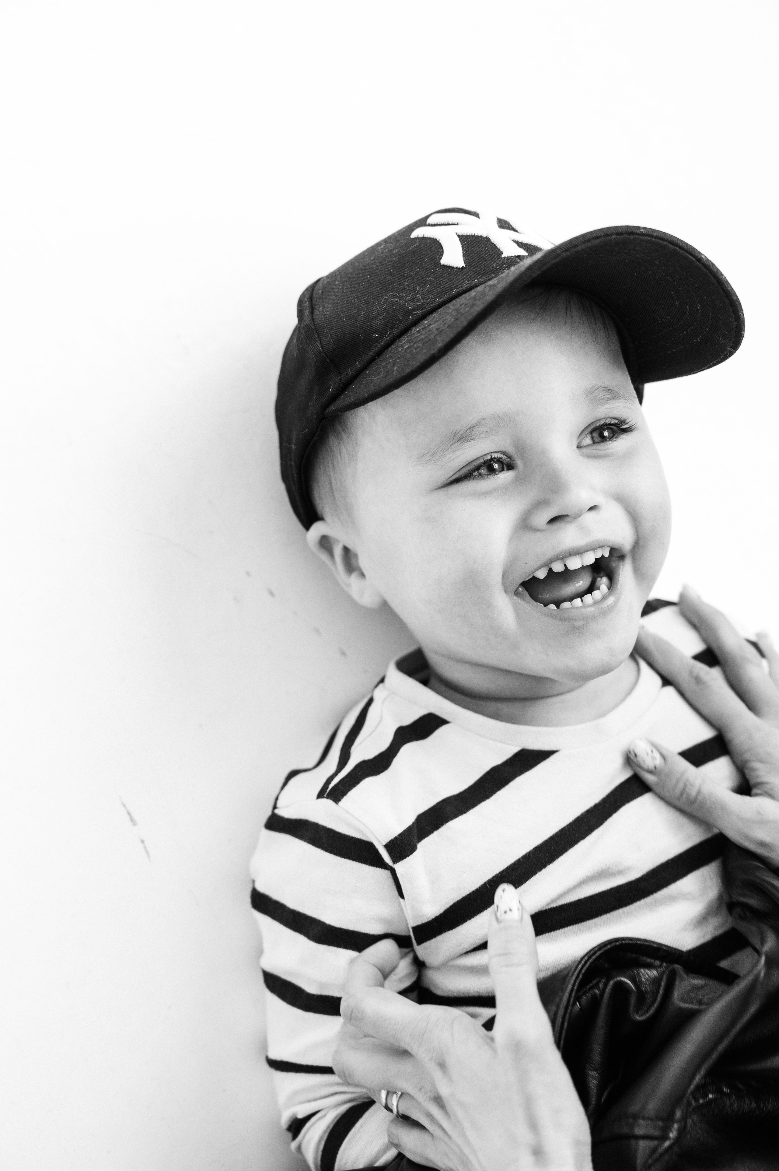 Семейная фотосессия в Санкт-Петербурге от Маргариты Ивановой — душевные кадры с детьми и родителями, помощь в подборе образов, стилист, виза. Профессиональный фотограф беременности в СПБ. Стильные фотосессии беременности в стиле минимализм и классическая фотография