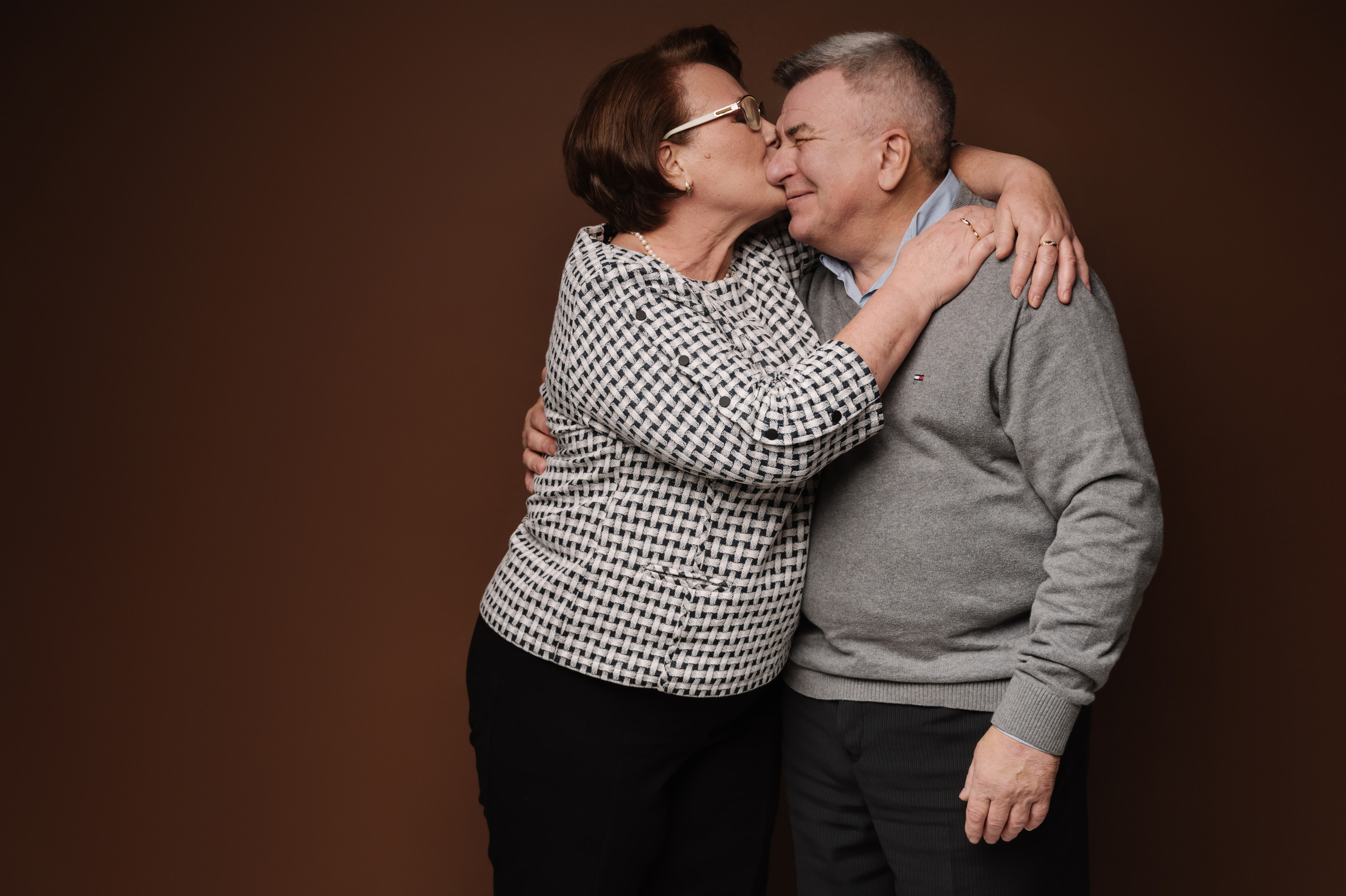Мария с семьей. Профессиональный фотограф беременности в СПБ. Стильные фотосессии беременности в стиле минимализм и классическая фотография
