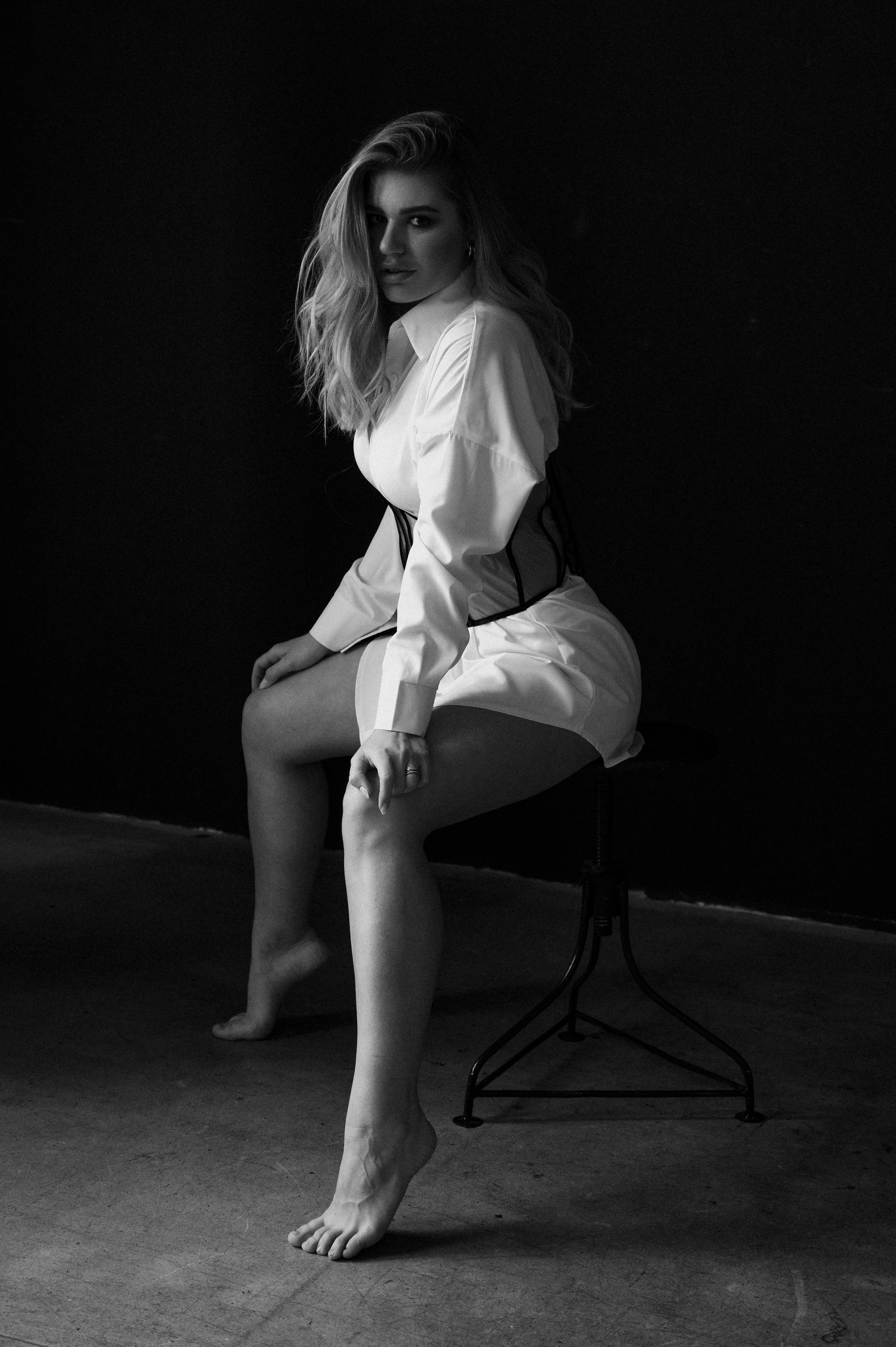 Юля. Профессиональный фотограф беременности в СПБ. Стильные фотосессии беременности в стиле минимализм и классическая фотография