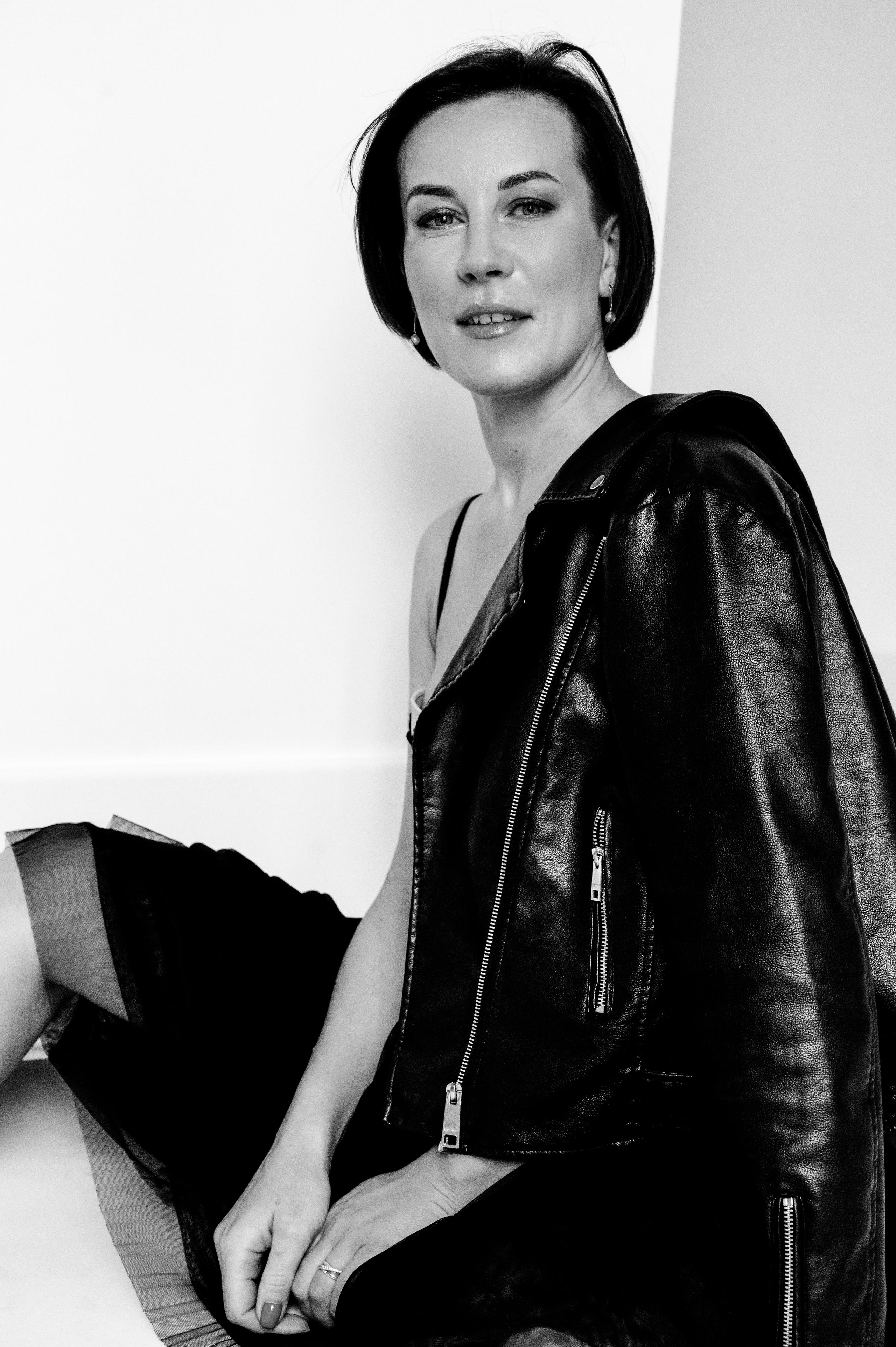 Анна. Профессиональный фотограф беременности в СПБ. Стильные фотосессии беременности в стиле минимализм и классическая фотография