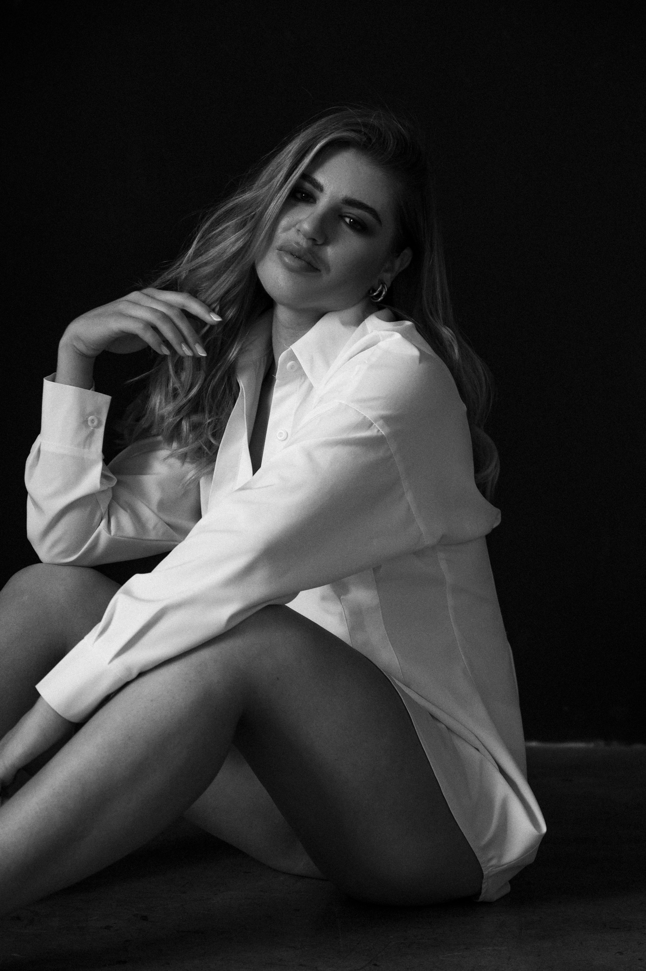 Юля. Профессиональный фотограф беременности в СПБ. Стильные фотосессии беременности в стиле минимализм и классическая фотография