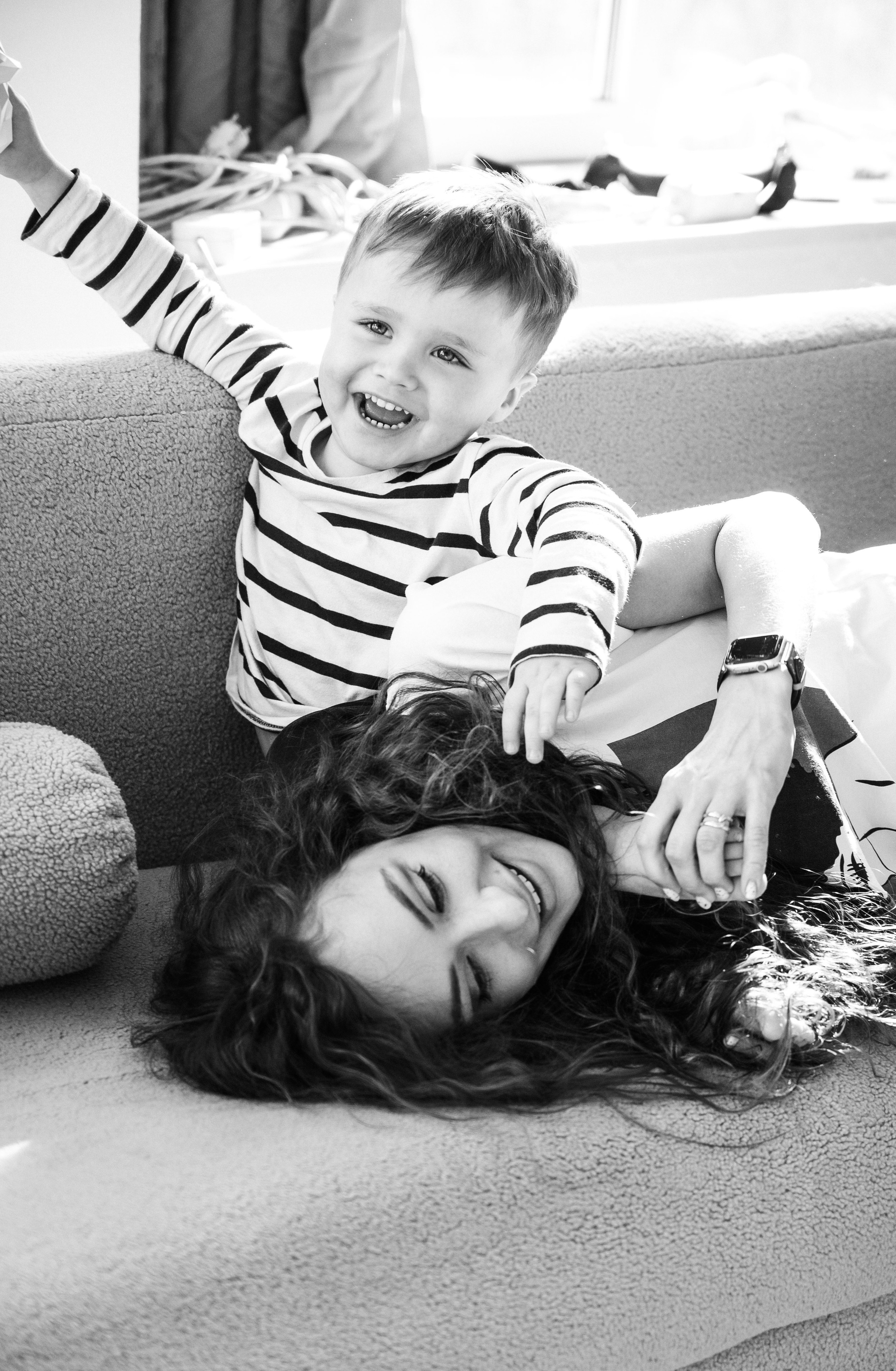 Семейная фотосессия в Санкт-Петербурге от Маргариты Ивановой — душевные кадры с детьми и родителями, помощь в подборе образов, стилист, виза. Профессиональный фотограф беременности в СПБ. Стильные фотосессии беременности в стиле минимализм и классическая фотография