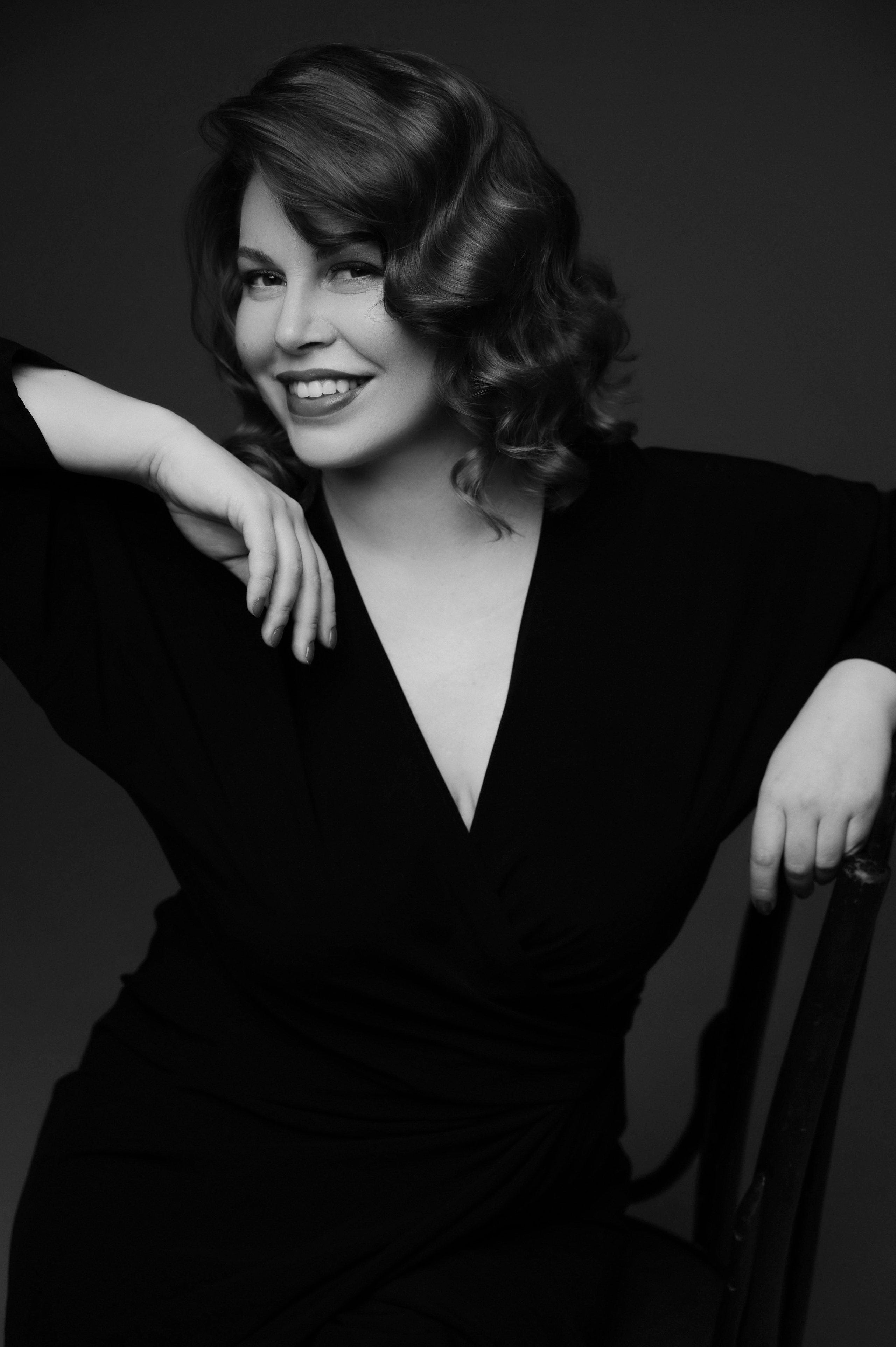 Александра. Профессиональный фотограф беременности в СПБ. Стильные фотосессии беременности в стиле минимализм и классическая фотография