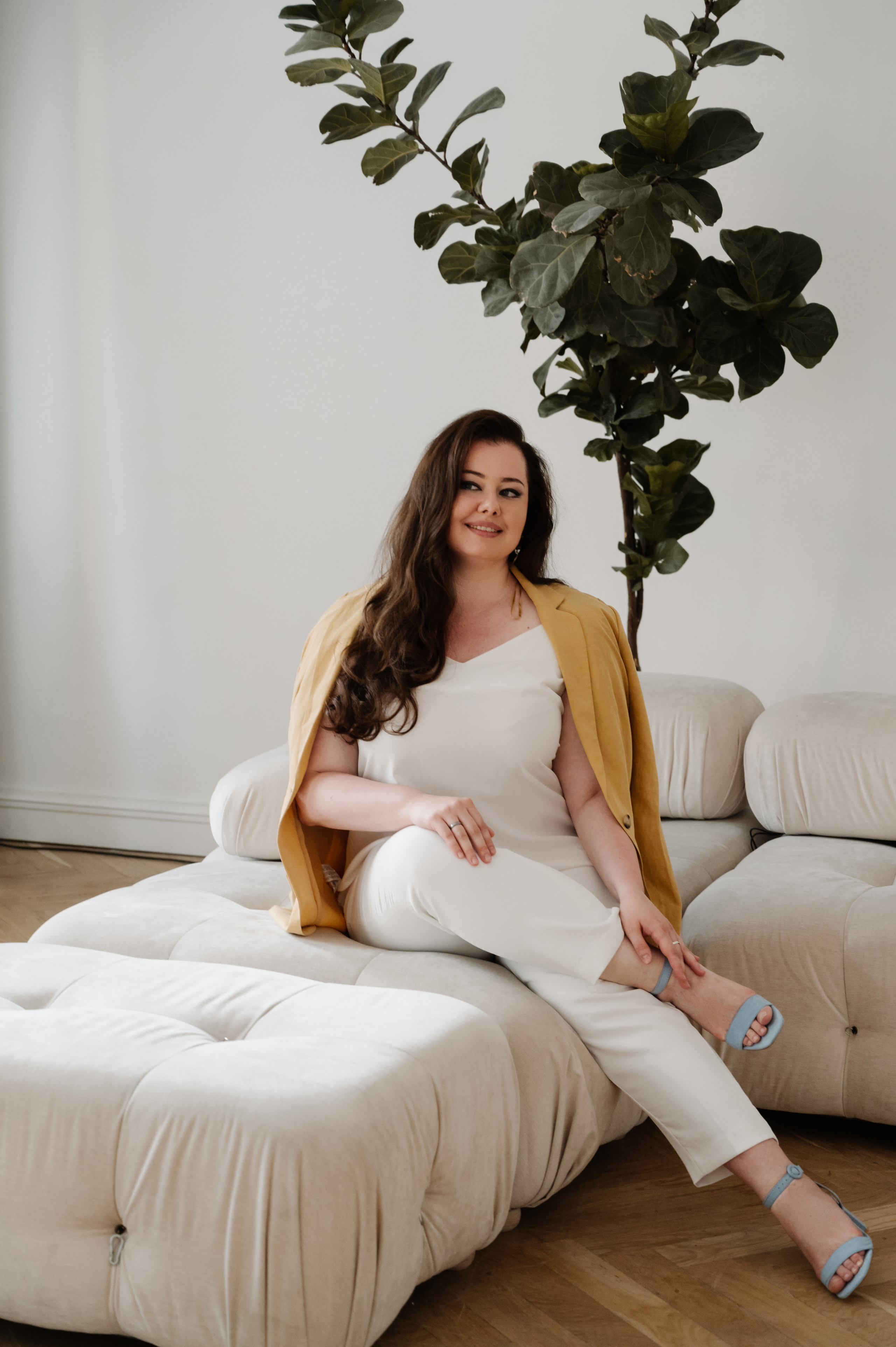 Лиана. Профессиональный фотограф беременности в СПБ. Стильные фотосессии беременности в стиле минимализм и классическая фотография