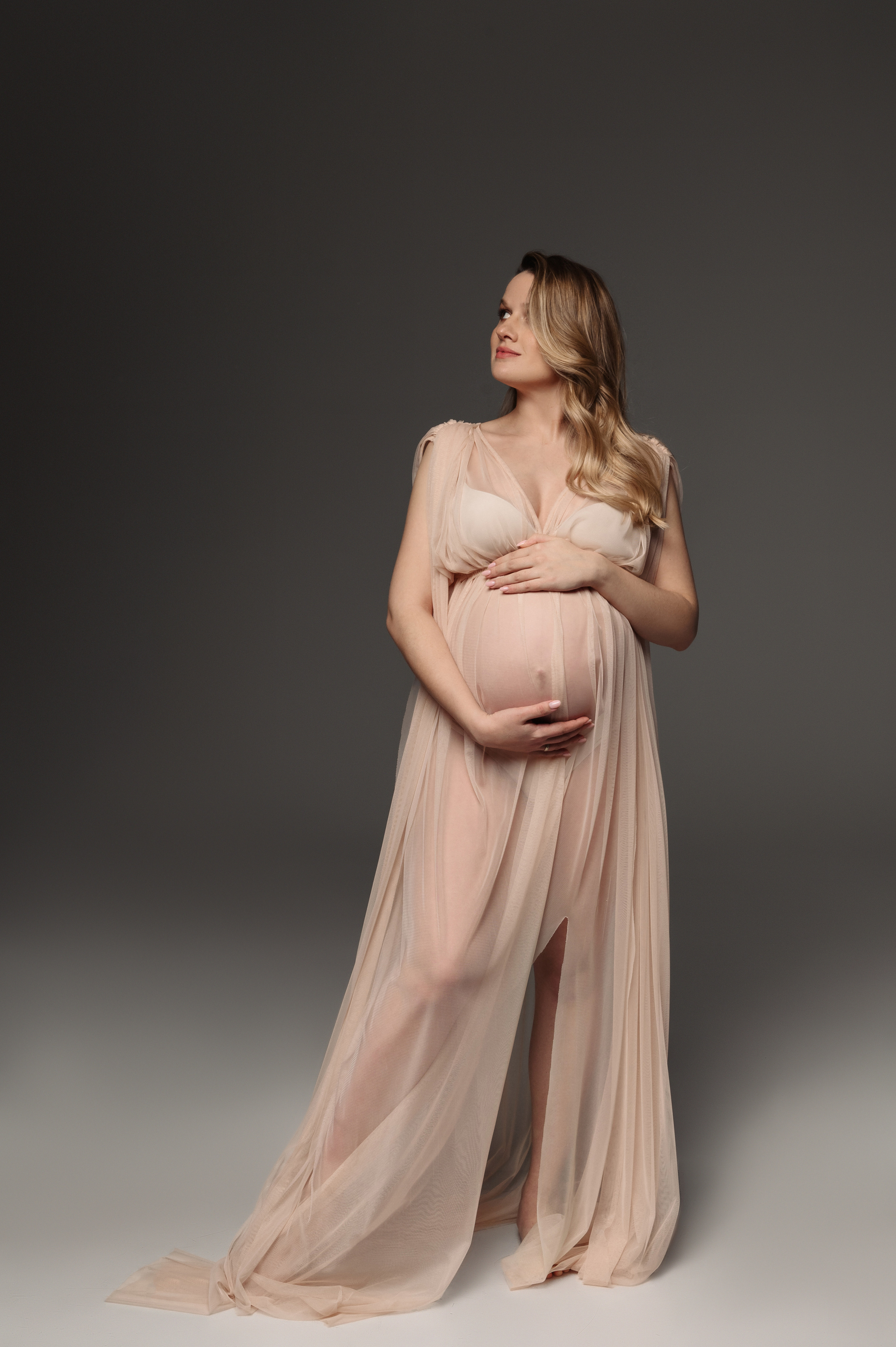 Марина. Профессиональный фотограф беременности в СПБ. Стильные фотосессии беременности в стиле минимализм и классическая фотография