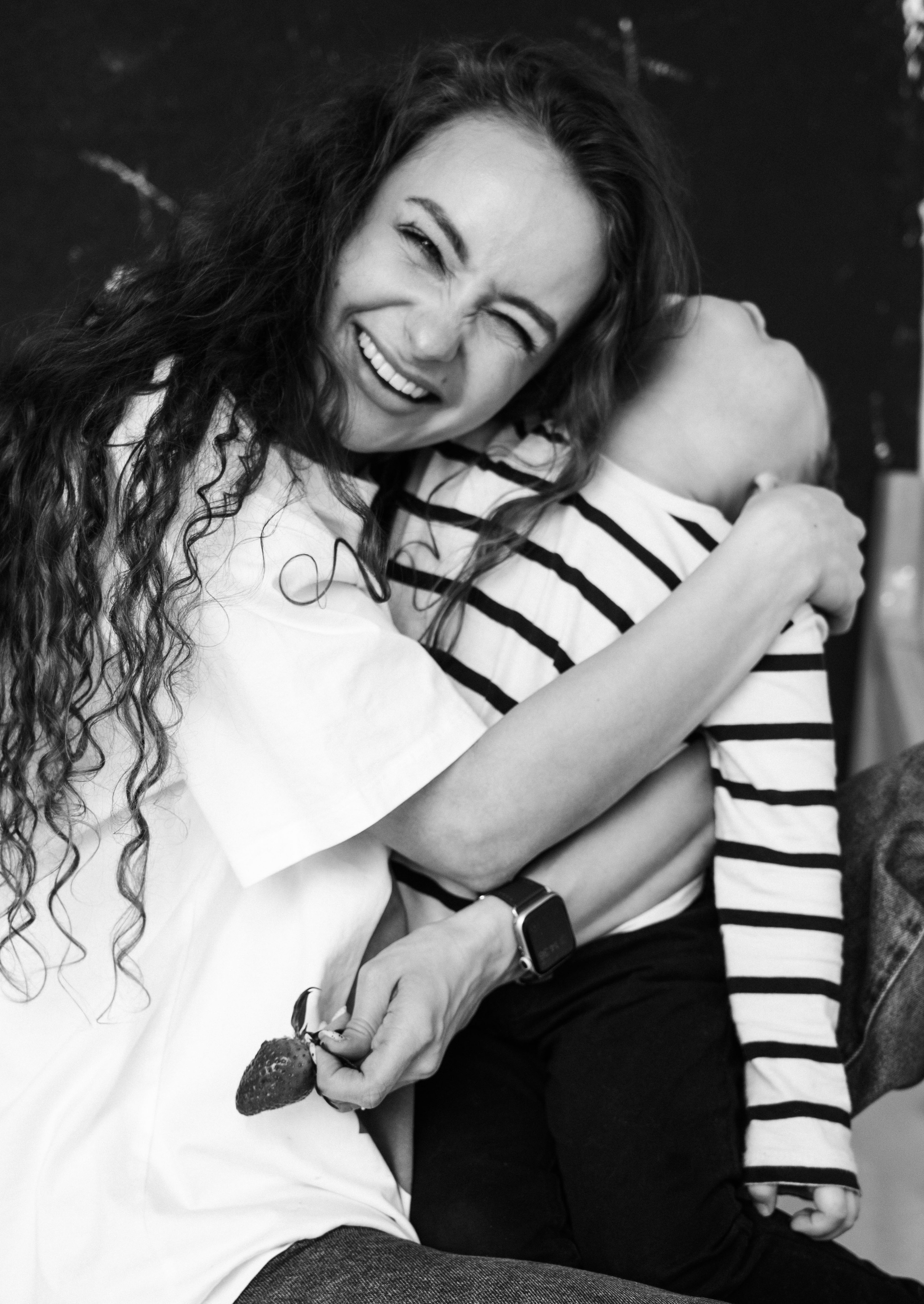 Семейная фотосессия в Санкт-Петербурге от Маргариты Ивановой — душевные кадры с детьми и родителями, помощь в подборе образов, стилист, виза. Профессиональный фотограф беременности в СПБ. Стильные фотосессии беременности в стиле минимализм и классическая фотография