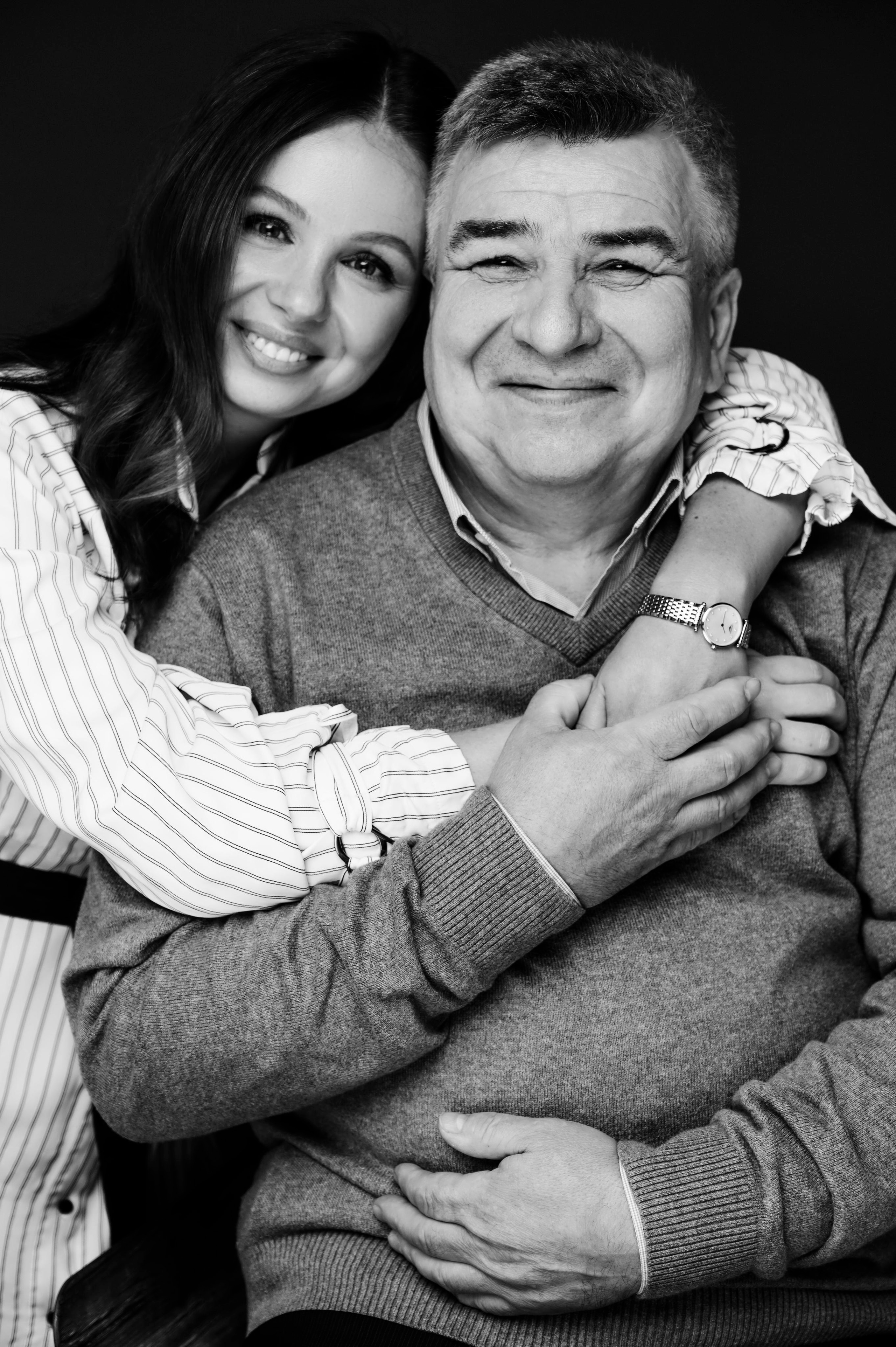 Мария с семьей. Профессиональный фотограф беременности в СПБ. Стильные фотосессии беременности в стиле минимализм и классическая фотография