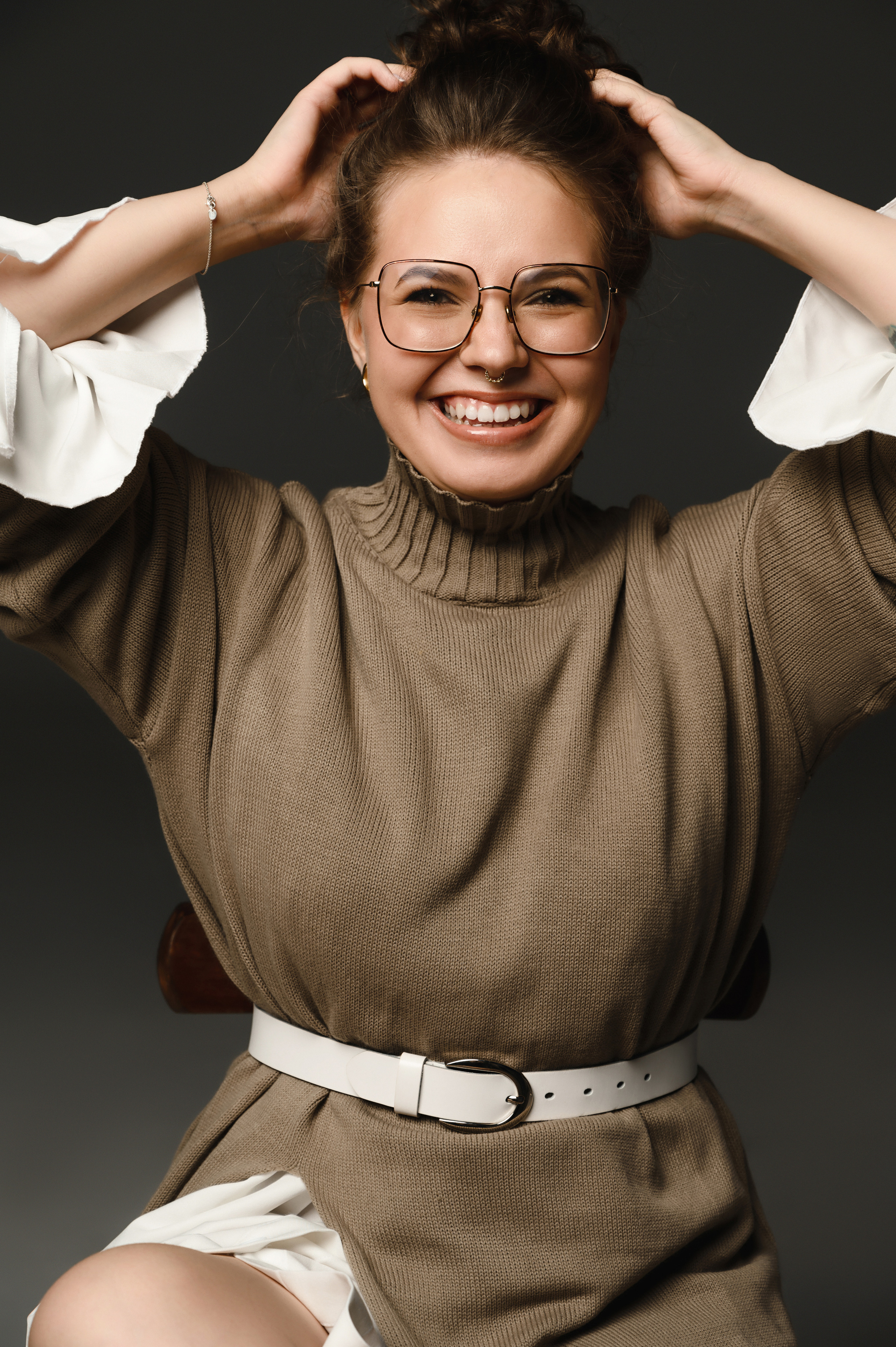 Анна с семьей. Профессиональный фотограф беременности в СПБ. Стильные фотосессии беременности в стиле минимализм и классическая фотография