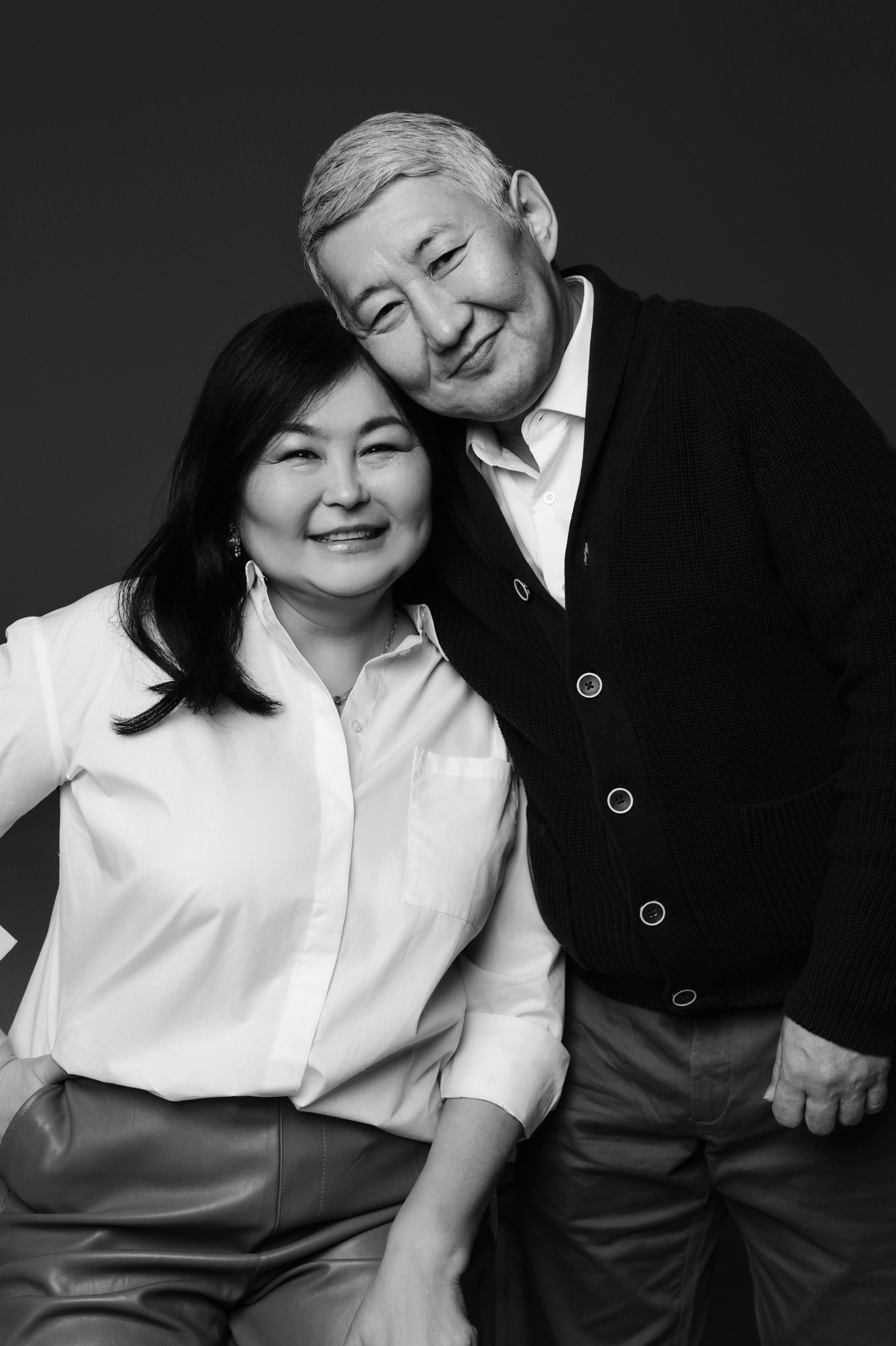 Анна с семьей. Профессиональный фотограф беременности в СПБ. Стильные фотосессии беременности в стиле минимализм и классическая фотография