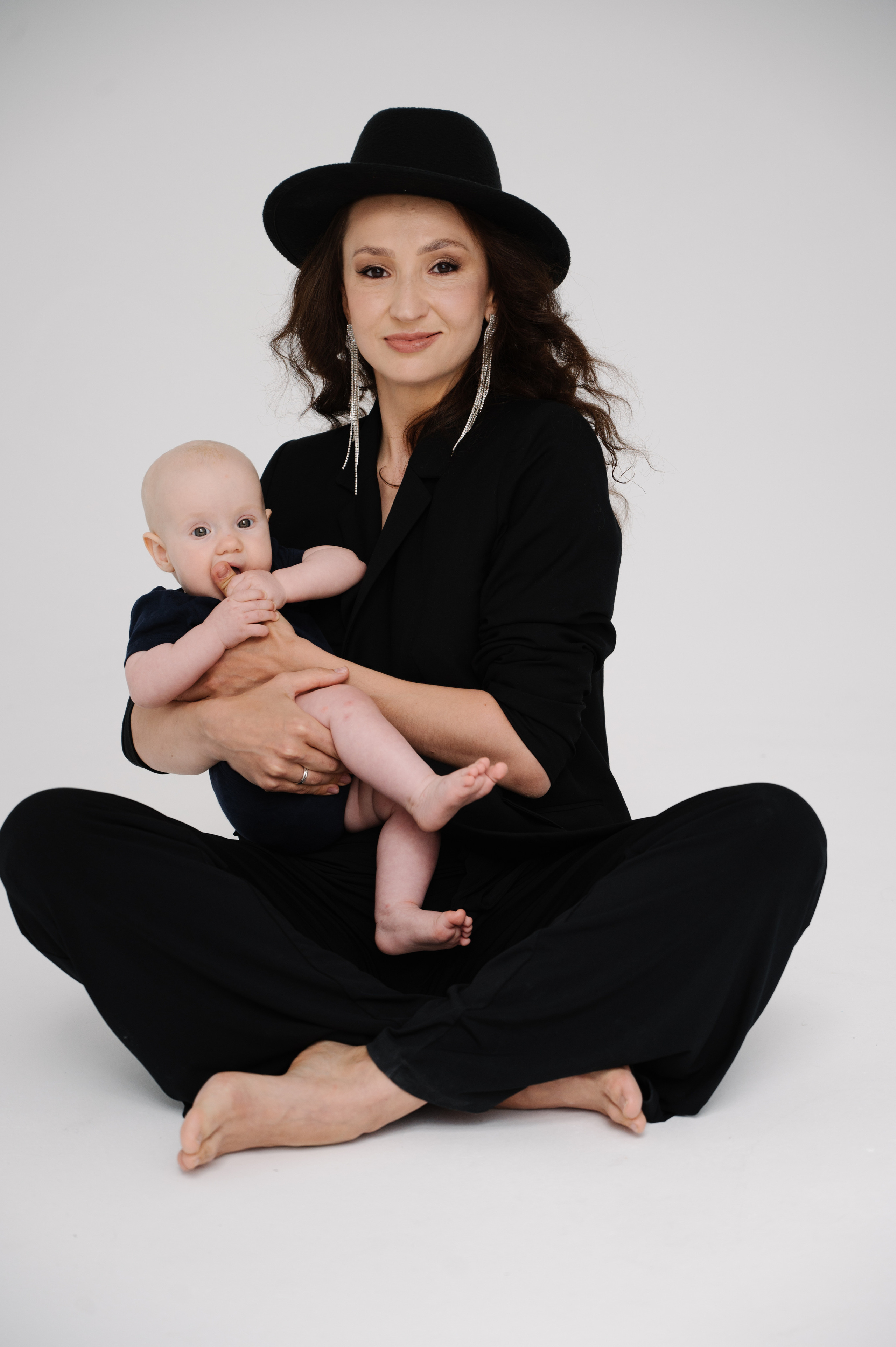 Девочки. Профессиональный фотограф беременности в СПБ. Стильные фотосессии беременности в стиле минимализм и классическая фотография