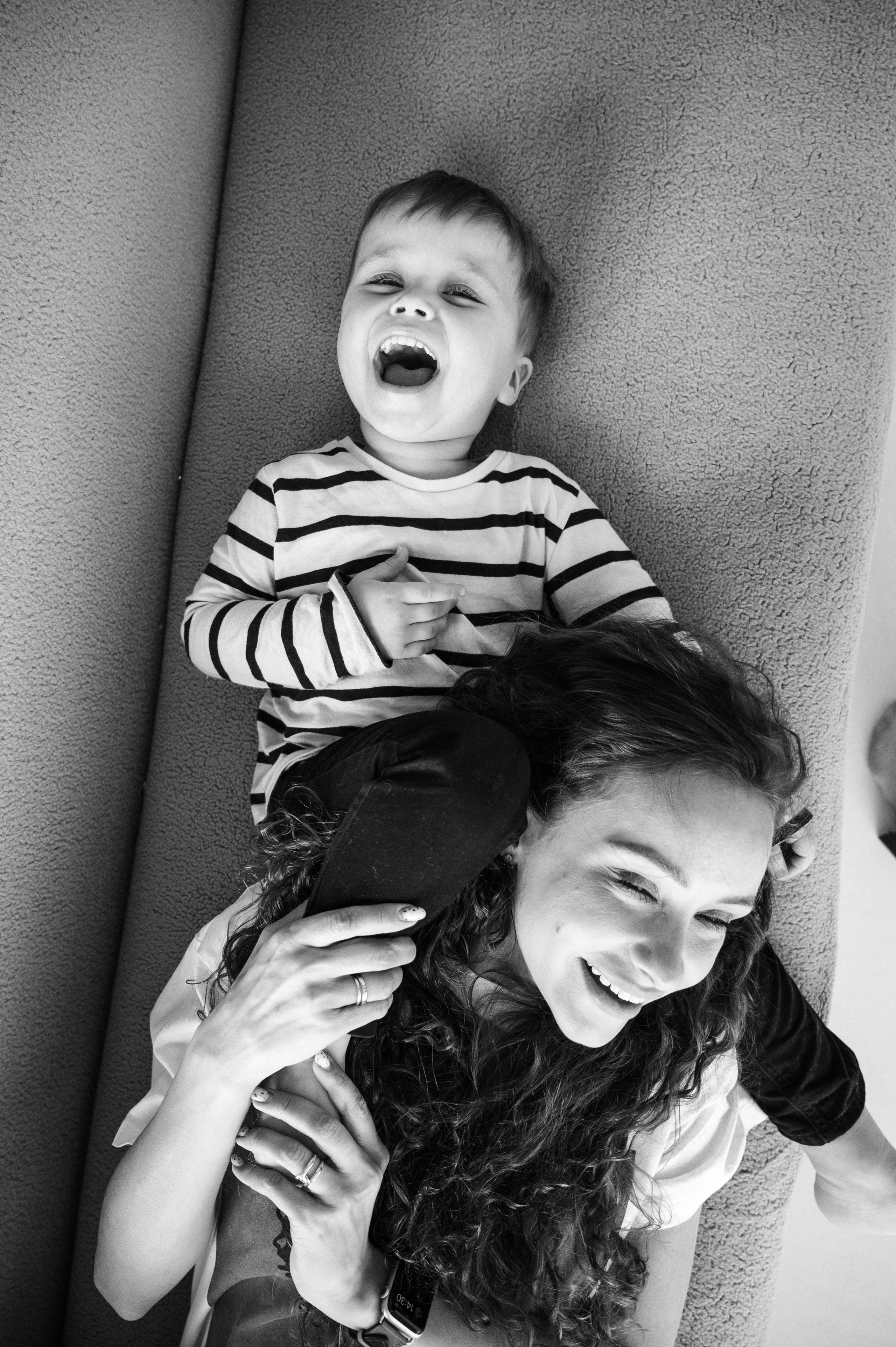 Семейная фотосессия в Санкт-Петербурге от Маргариты Ивановой — душевные кадры с детьми и родителями, помощь в подборе образов, стилист, виза. Профессиональный фотограф беременности в СПБ. Стильные фотосессии беременности в стиле минимализм и классическая фотография