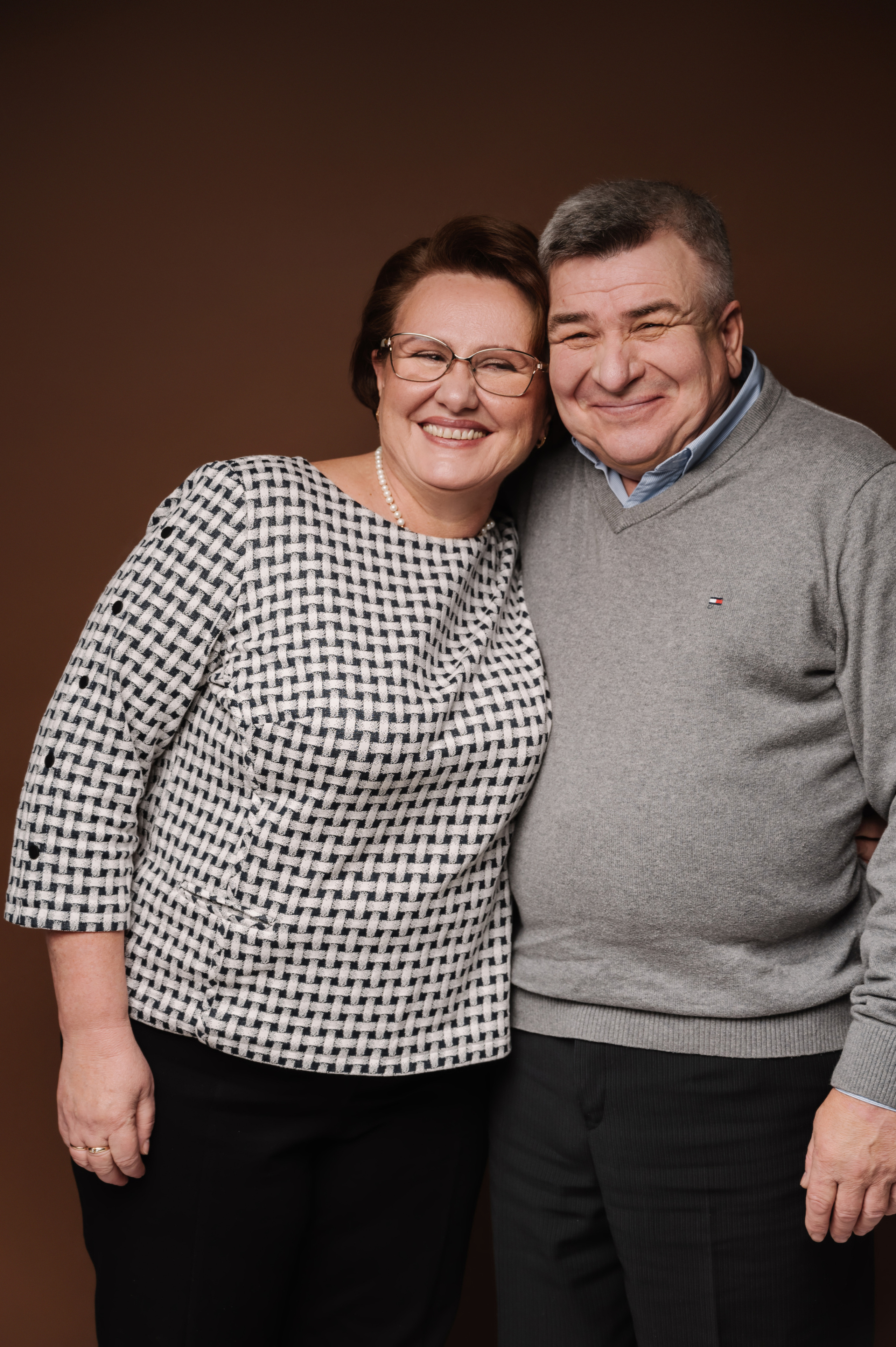 Мария с семьей. Профессиональный фотограф беременности в СПБ. Стильные фотосессии беременности в стиле минимализм и классическая фотография