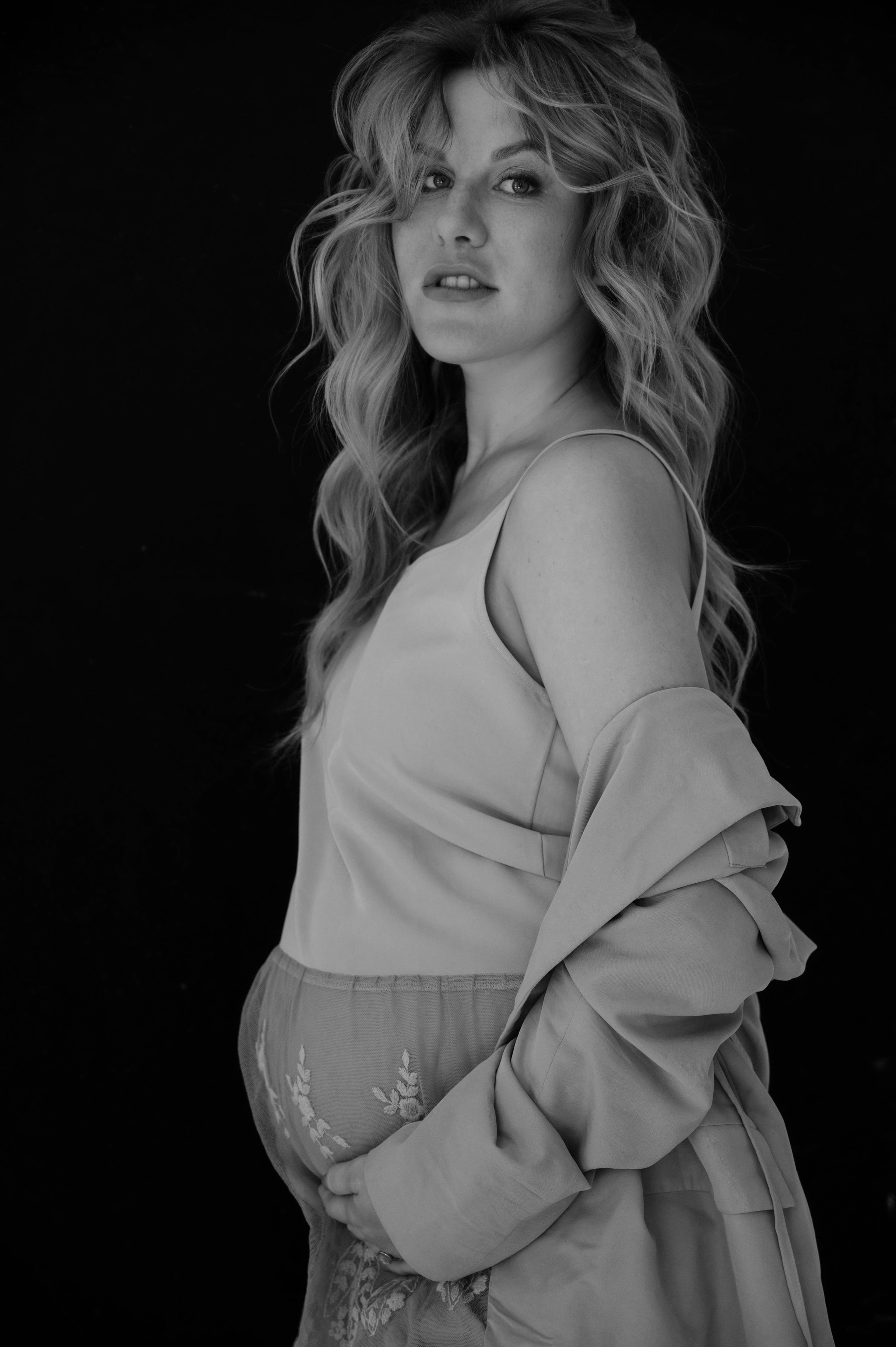 Наталья. Профессиональный фотограф беременности в СПБ. Стильные фотосессии беременности в стиле минимализм и классическая фотография