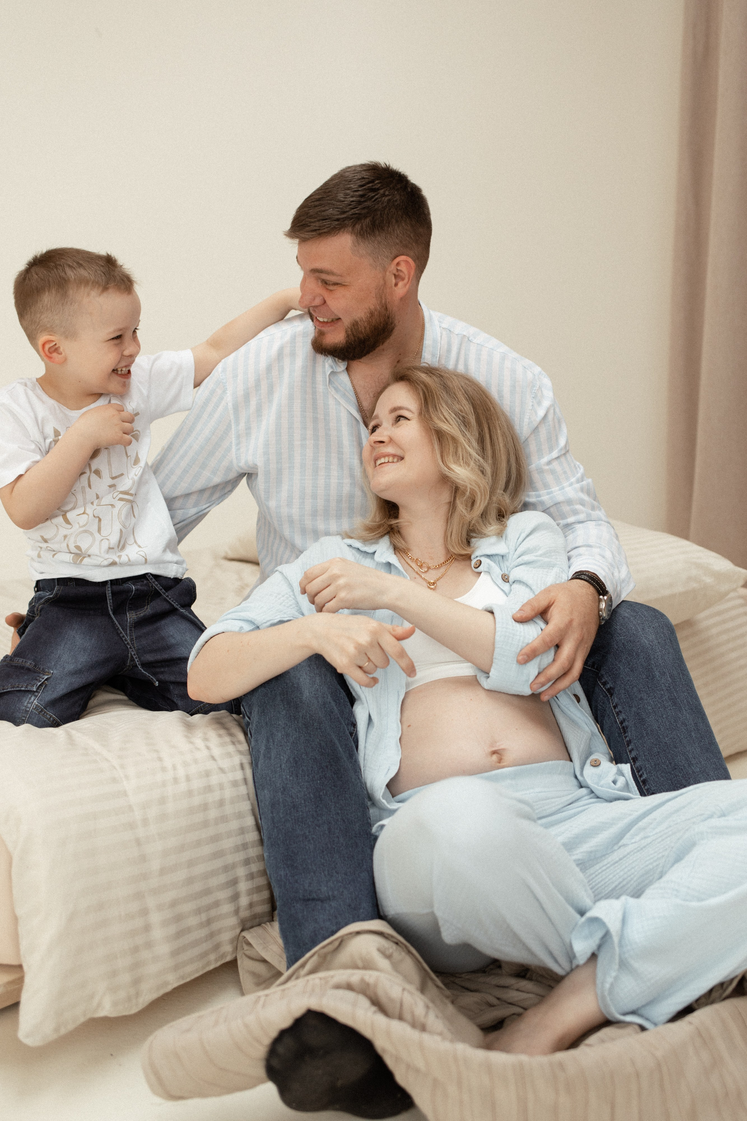 Павел, Костик и Екатерина с животиком. Семейный фотограф Челябинск