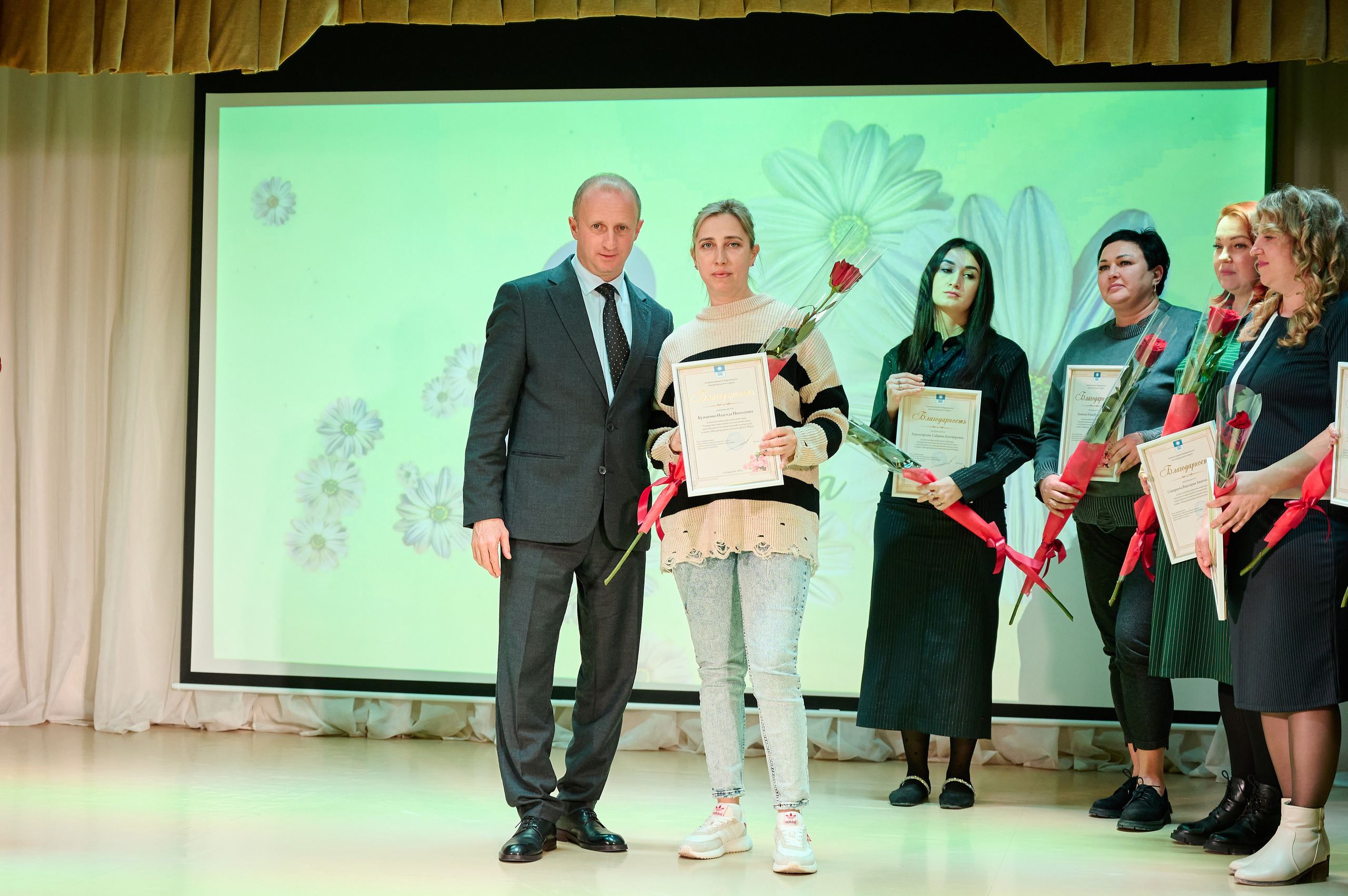 8 марта в Виноградном. Жизнь курорта Кабардинка в фотографиях