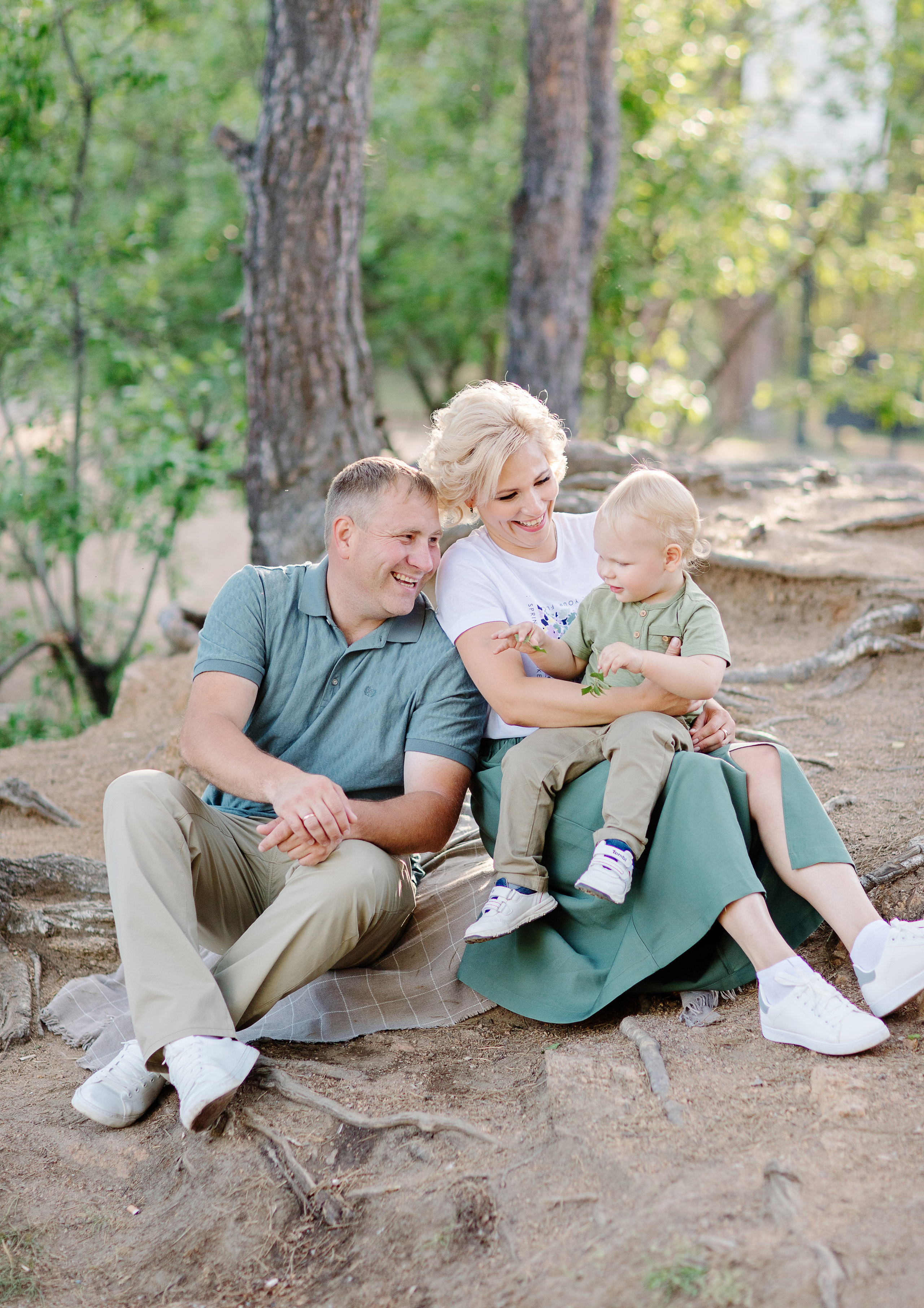 Ксения, Антон и Максим на прогулке. Психолог в Челябинске