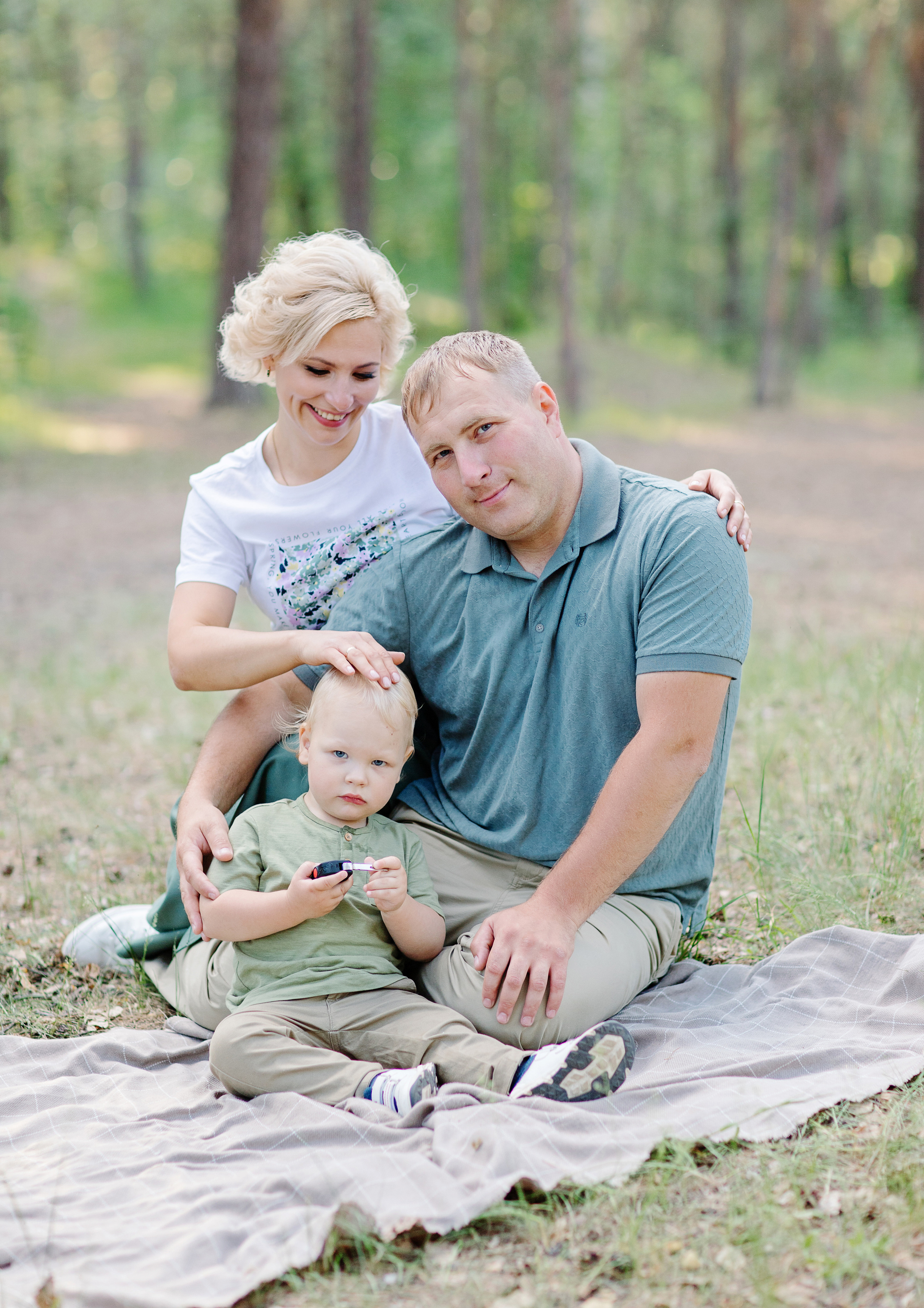 Ксения, Антон и Максим на прогулке. Психолог в Челябинске