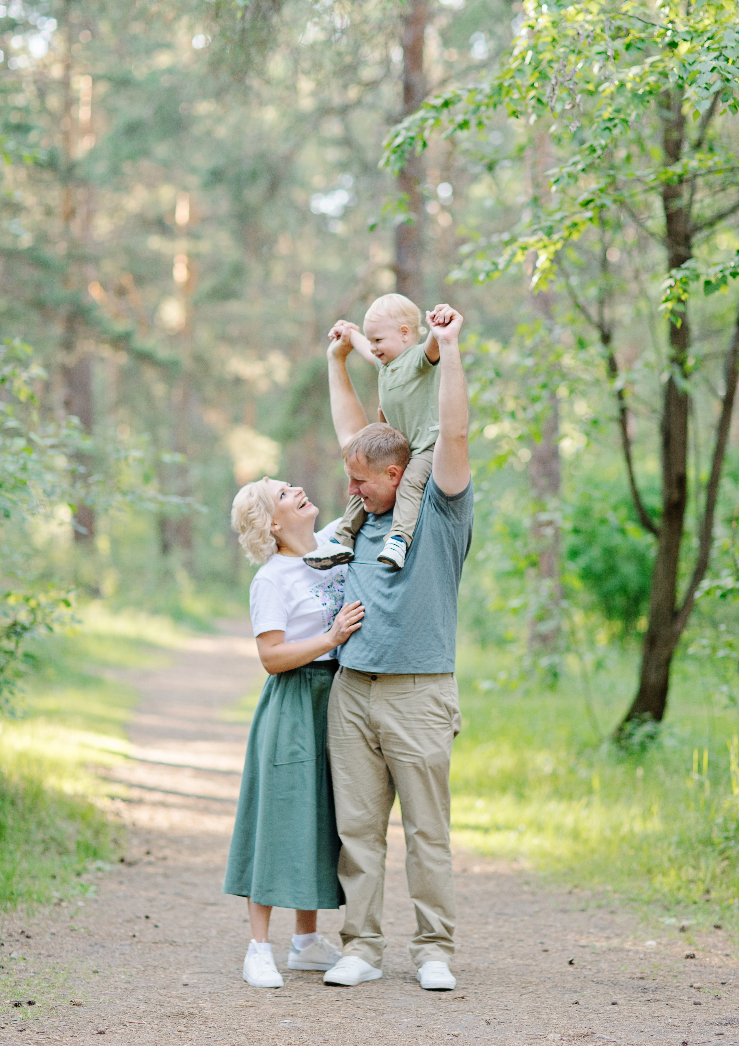 Ксения, Антон и Максим на прогулке. Психолог в Челябинске
