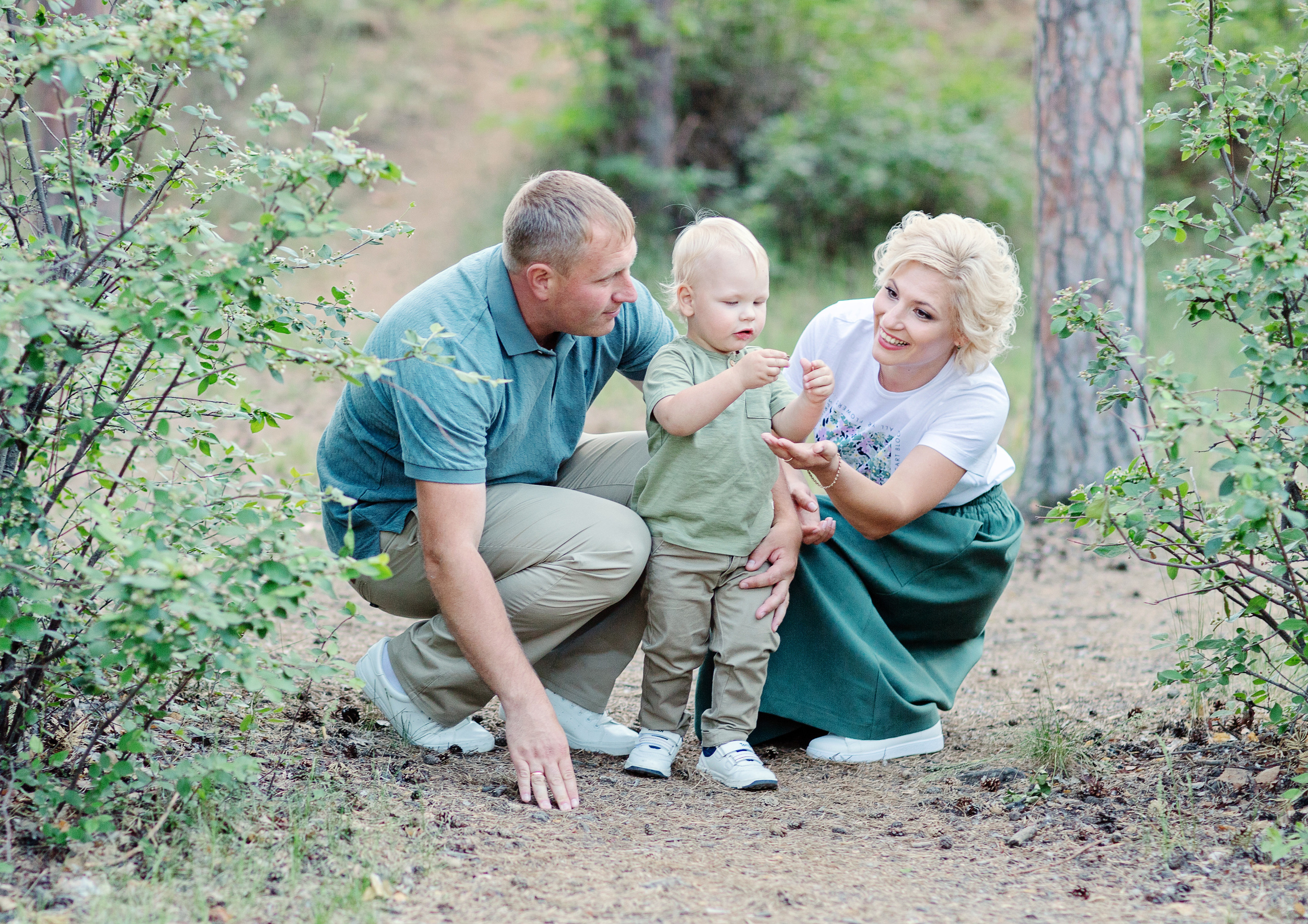 Ксения, Антон и Максим на прогулке. Психолог в Челябинске