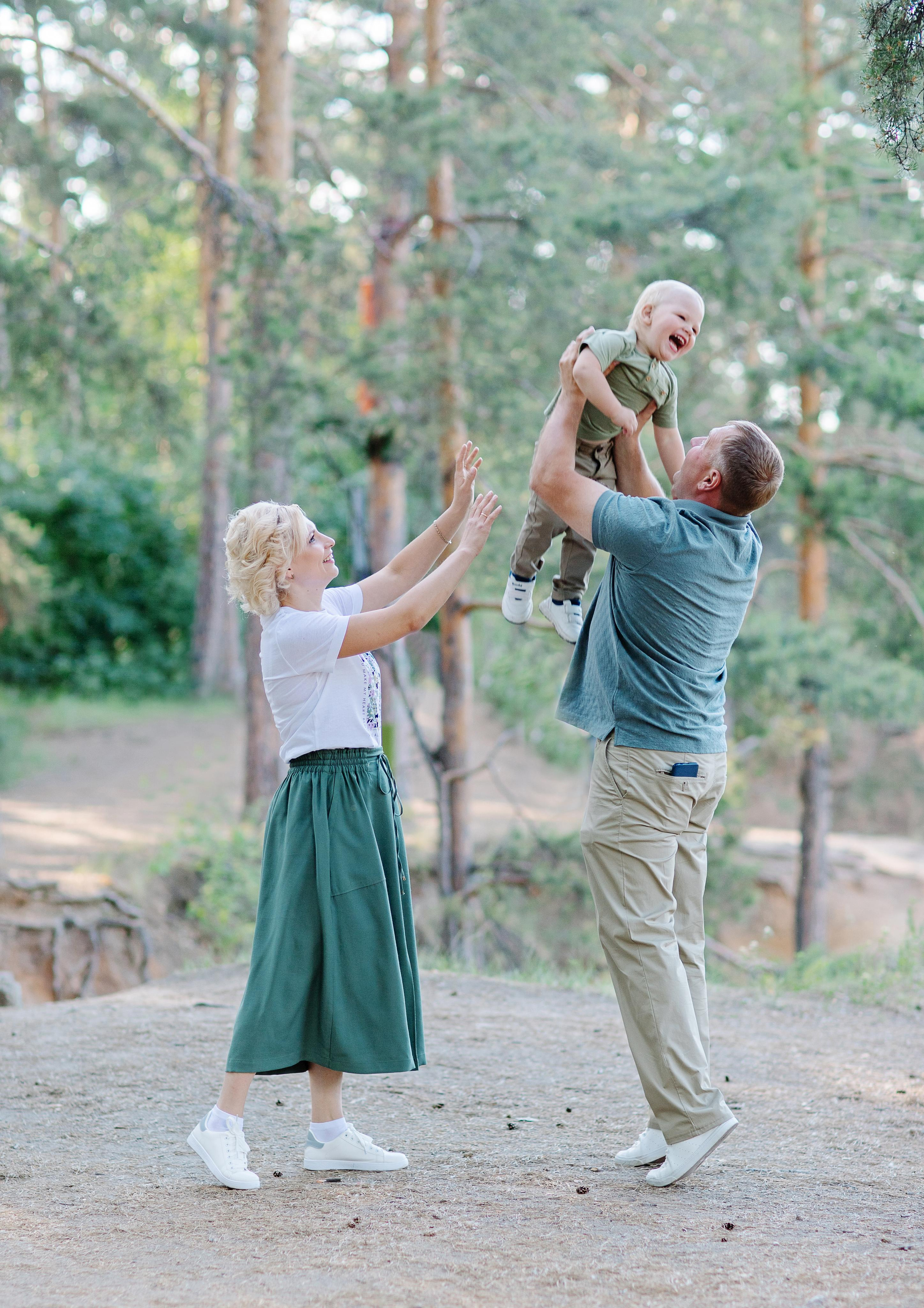 Ксения, Антон и Максим на прогулке. Психолог в Челябинске