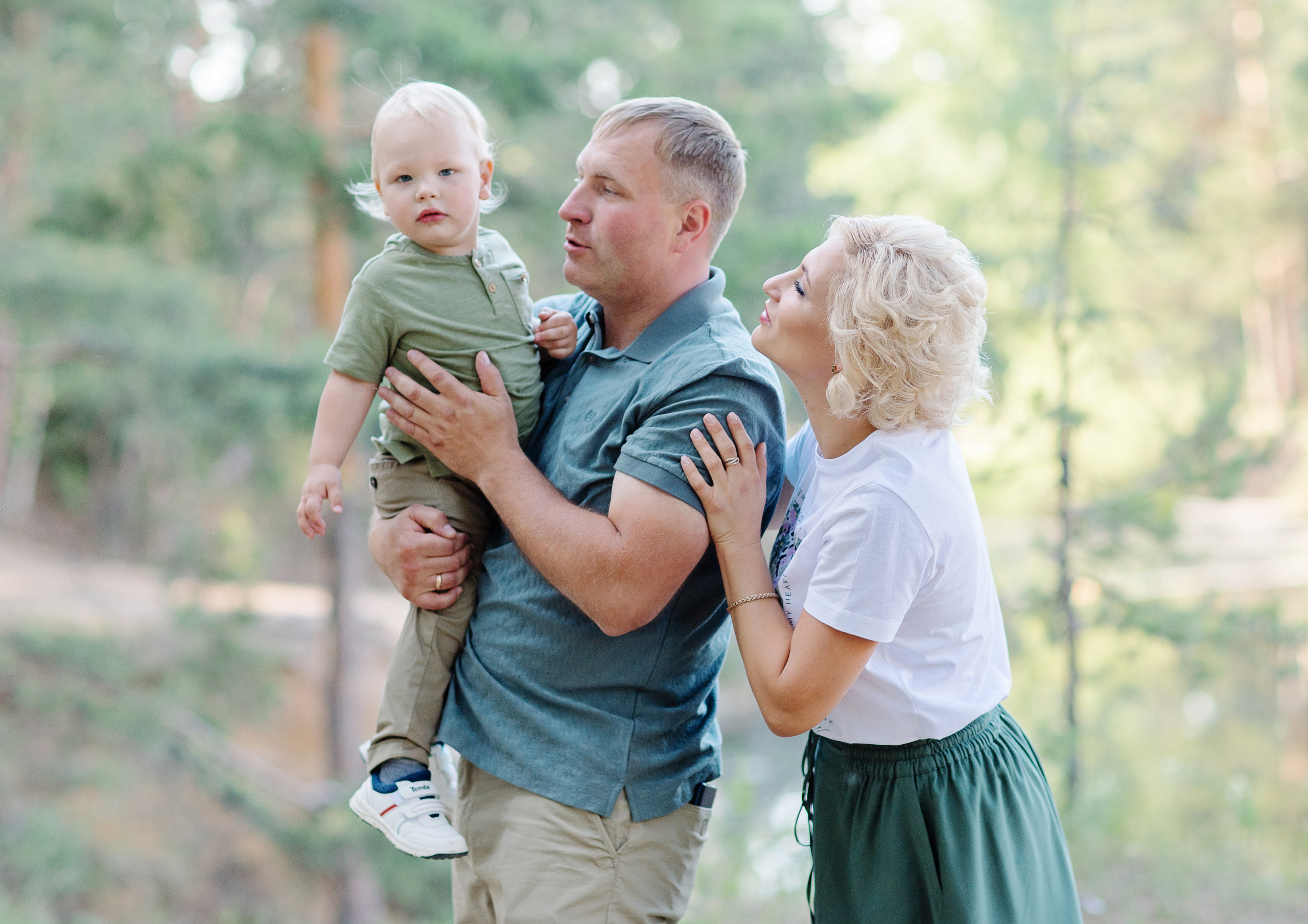 Ксения, Антон и Максим на прогулке. Психолог в Челябинске