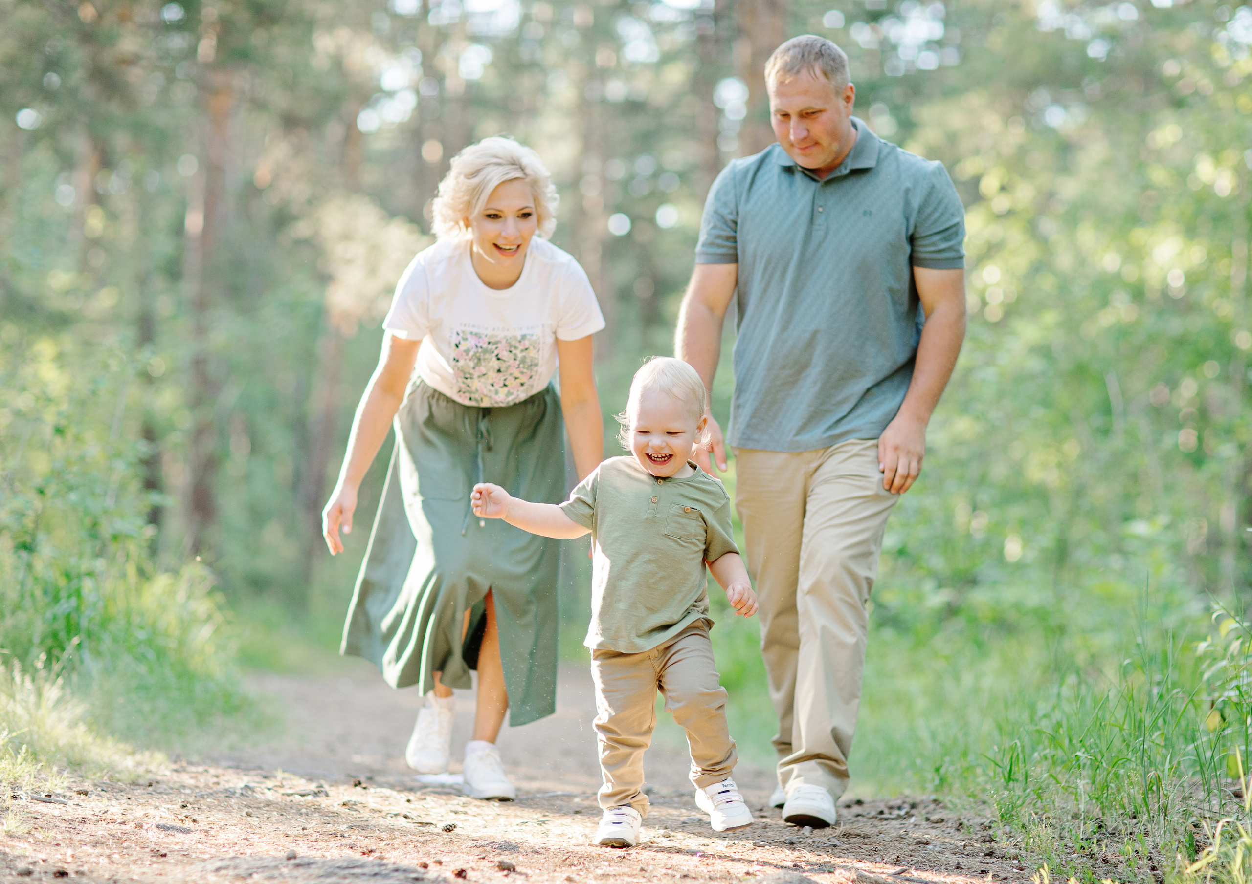 Ксения, Антон и Максим на прогулке. Психолог в Челябинске