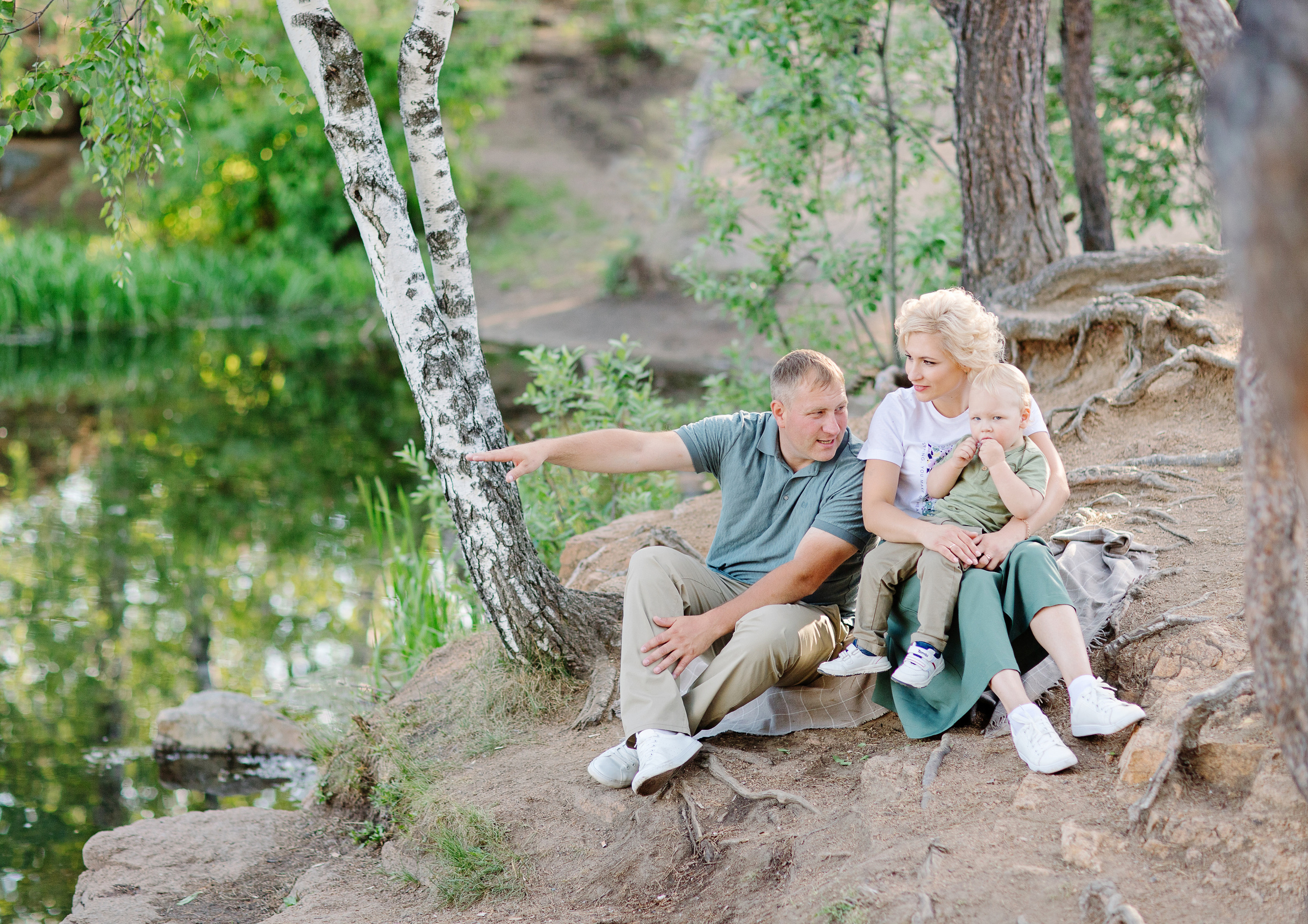 Ксения, Антон и Максим на прогулке. Психолог в Челябинске