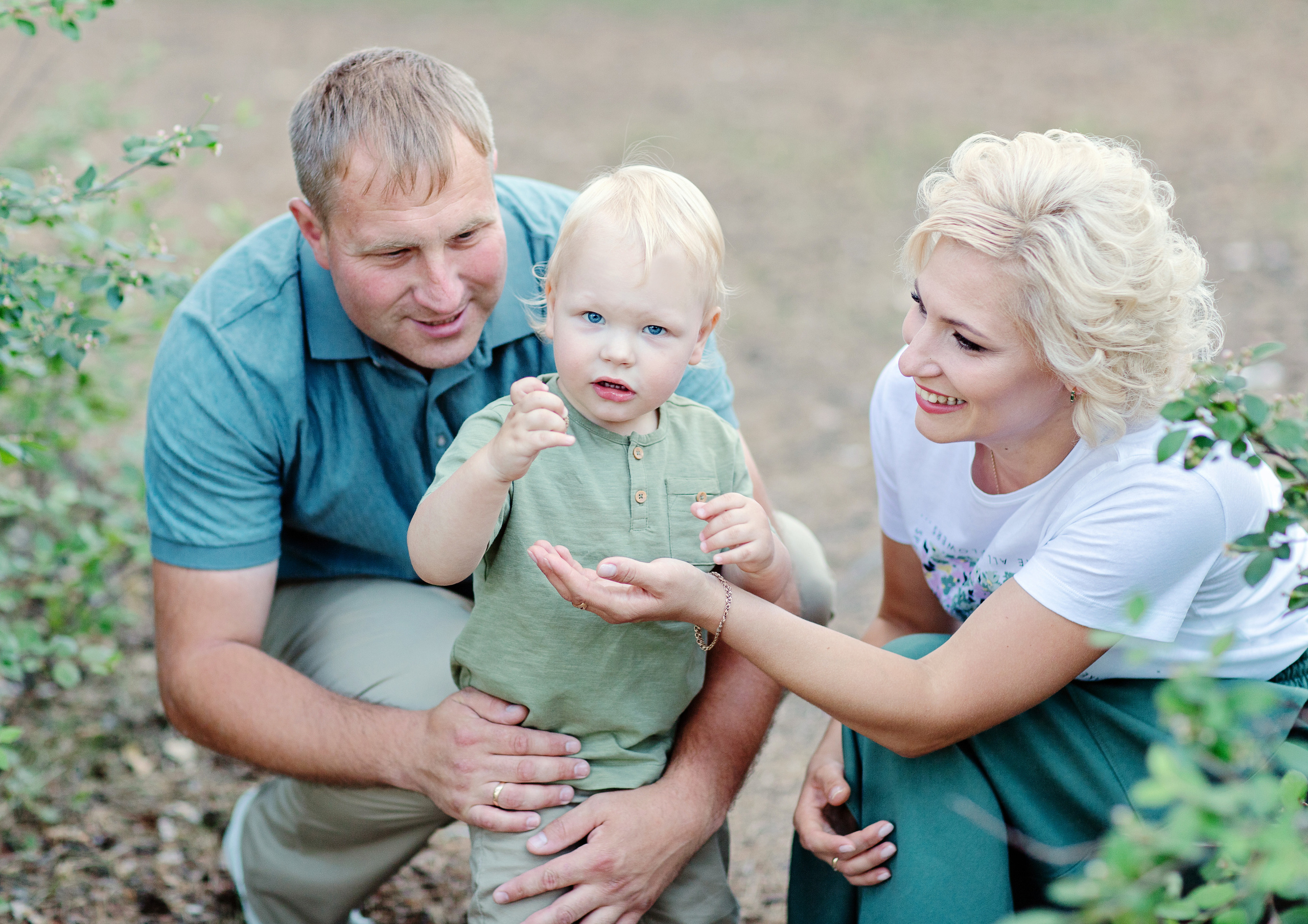 Ксения, Антон и Максим на прогулке. Психолог в Челябинске
