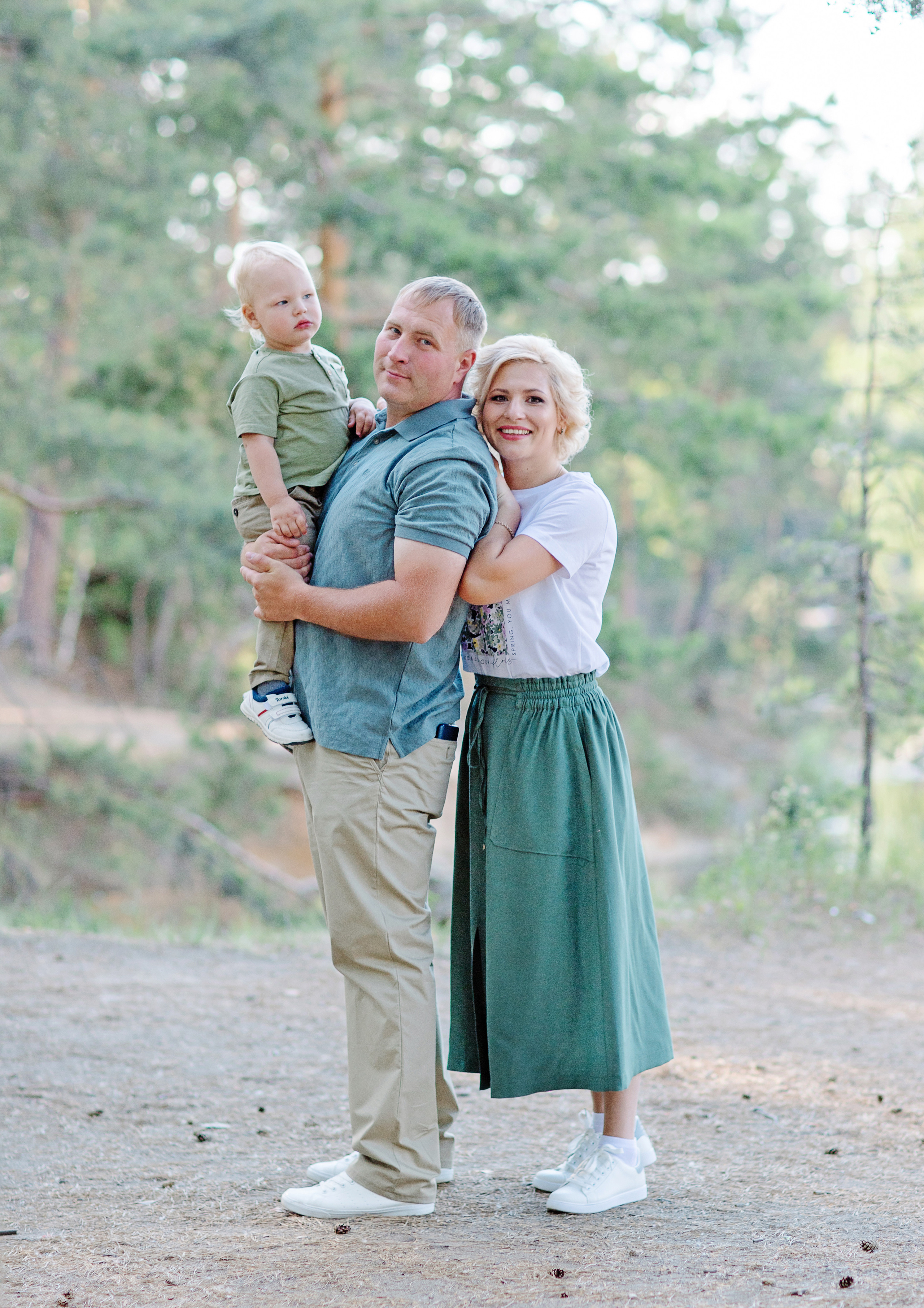 Ксения, Антон и Максим на прогулке. Психолог в Челябинске