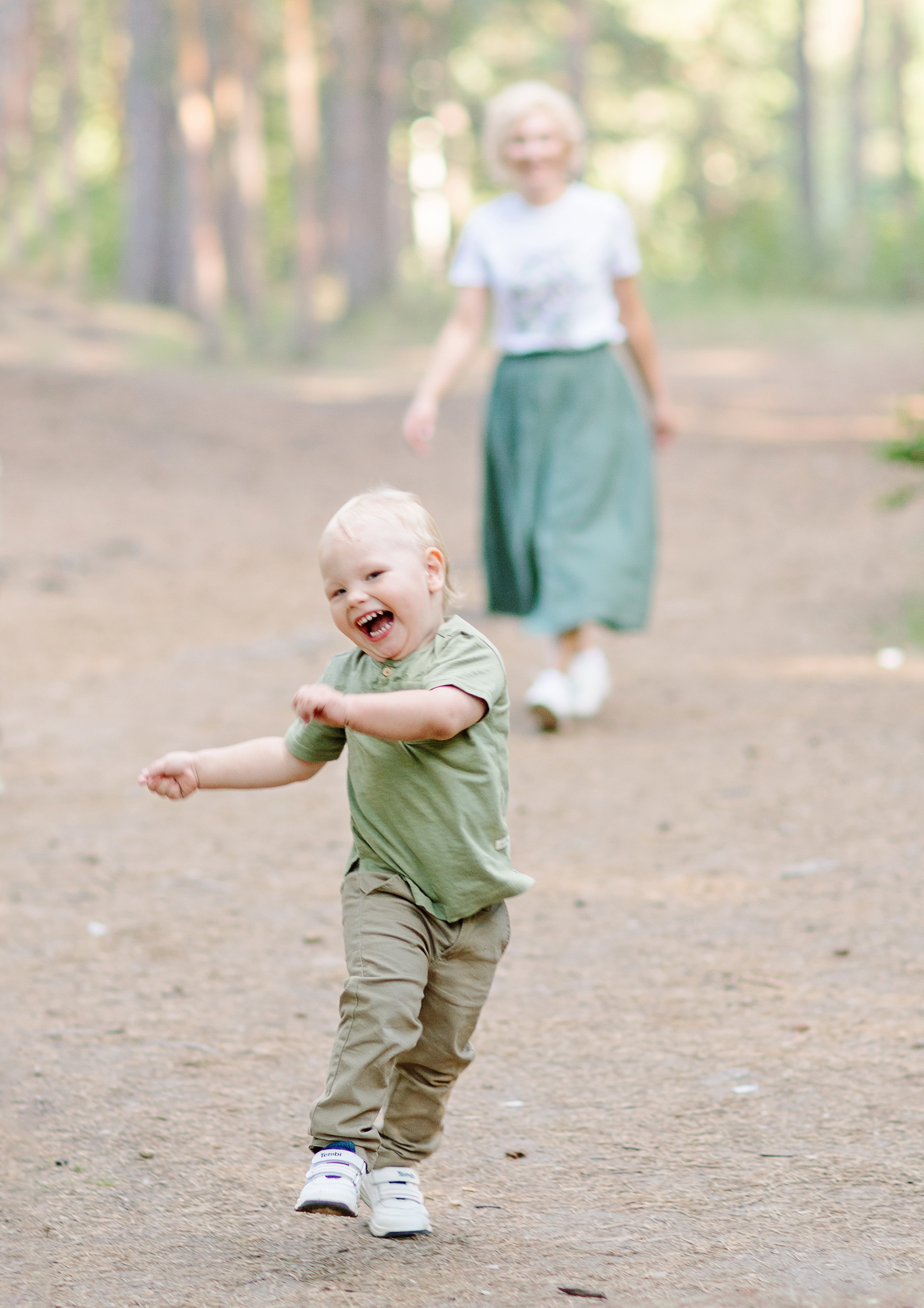 Ксения, Антон и Максим на прогулке. Психолог в Челябинске