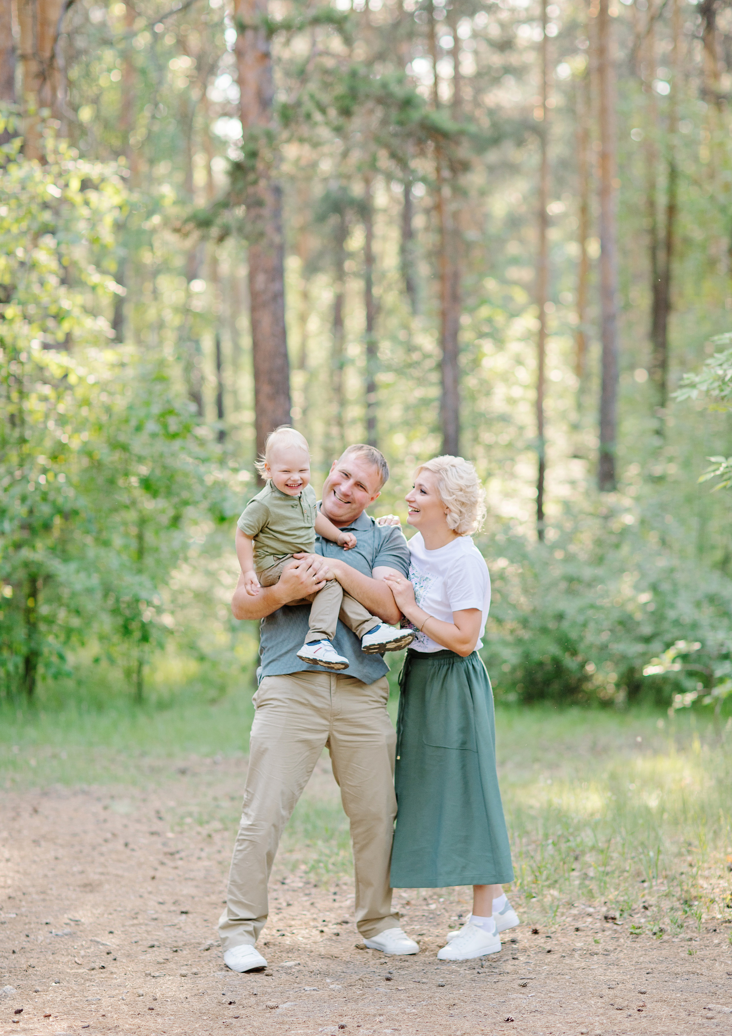 Ксения, Антон и Максим на прогулке. Психолог в Челябинске