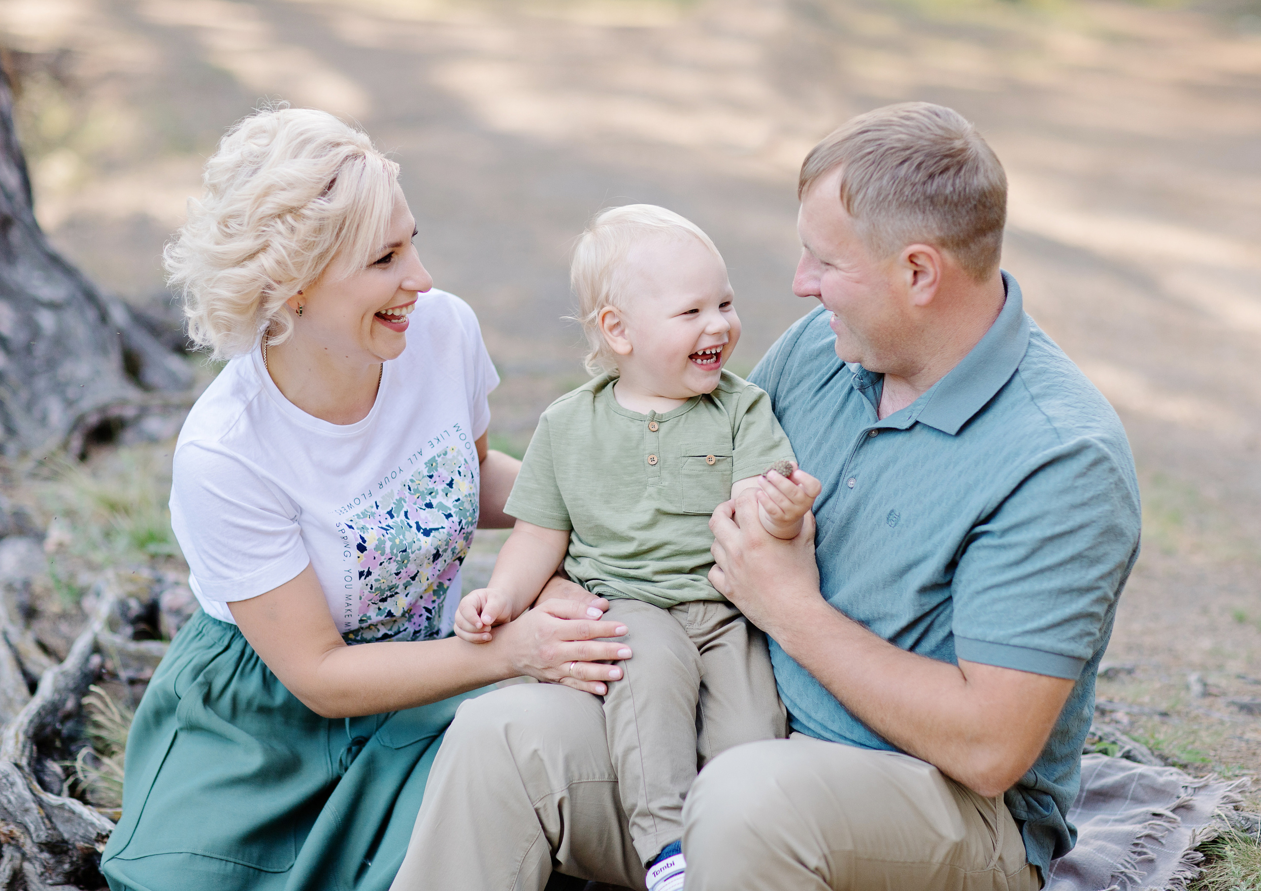 Ксения, Антон и Максим на прогулке. Психолог в Челябинске