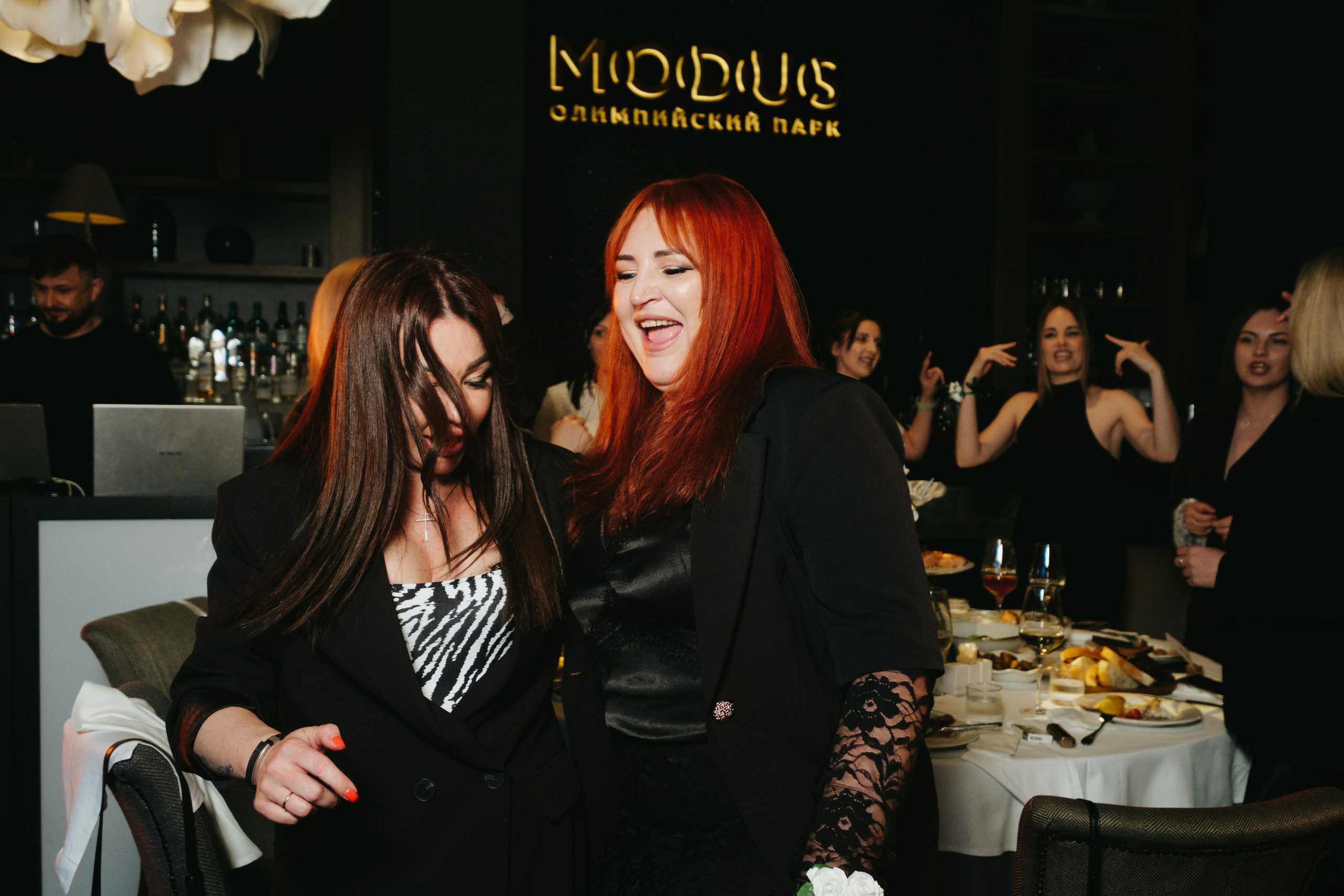 Корпоратив в Сириусу (Адлер) 10 лет компании. Свадебный фотограф Денис Ожигин в Краснодаре и крае. Эмоциональная и стильная съемка вашего дня