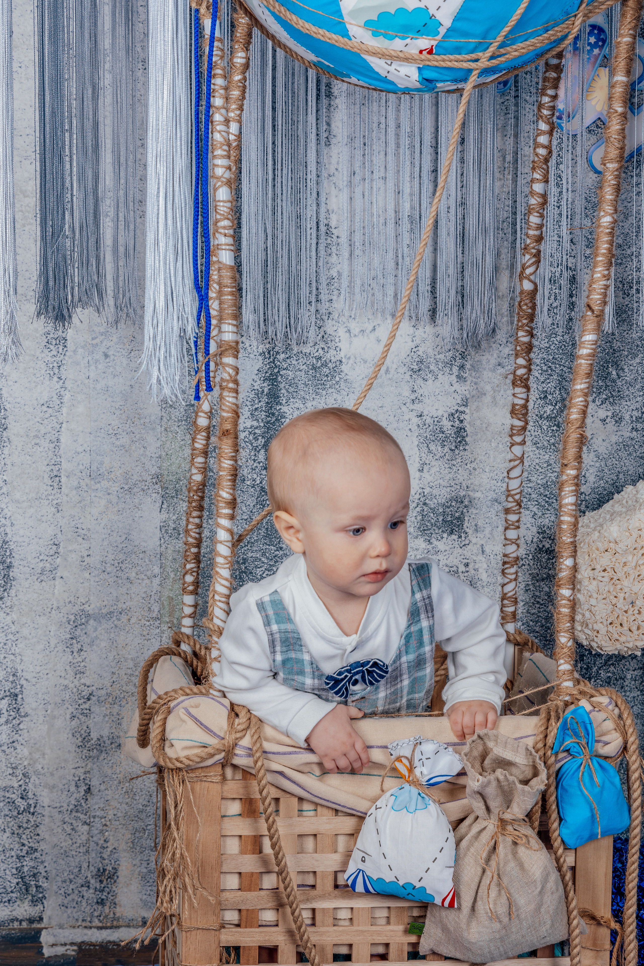 Мама, папа и малыш на воздушном шаре. Фотограф Владимир Роля