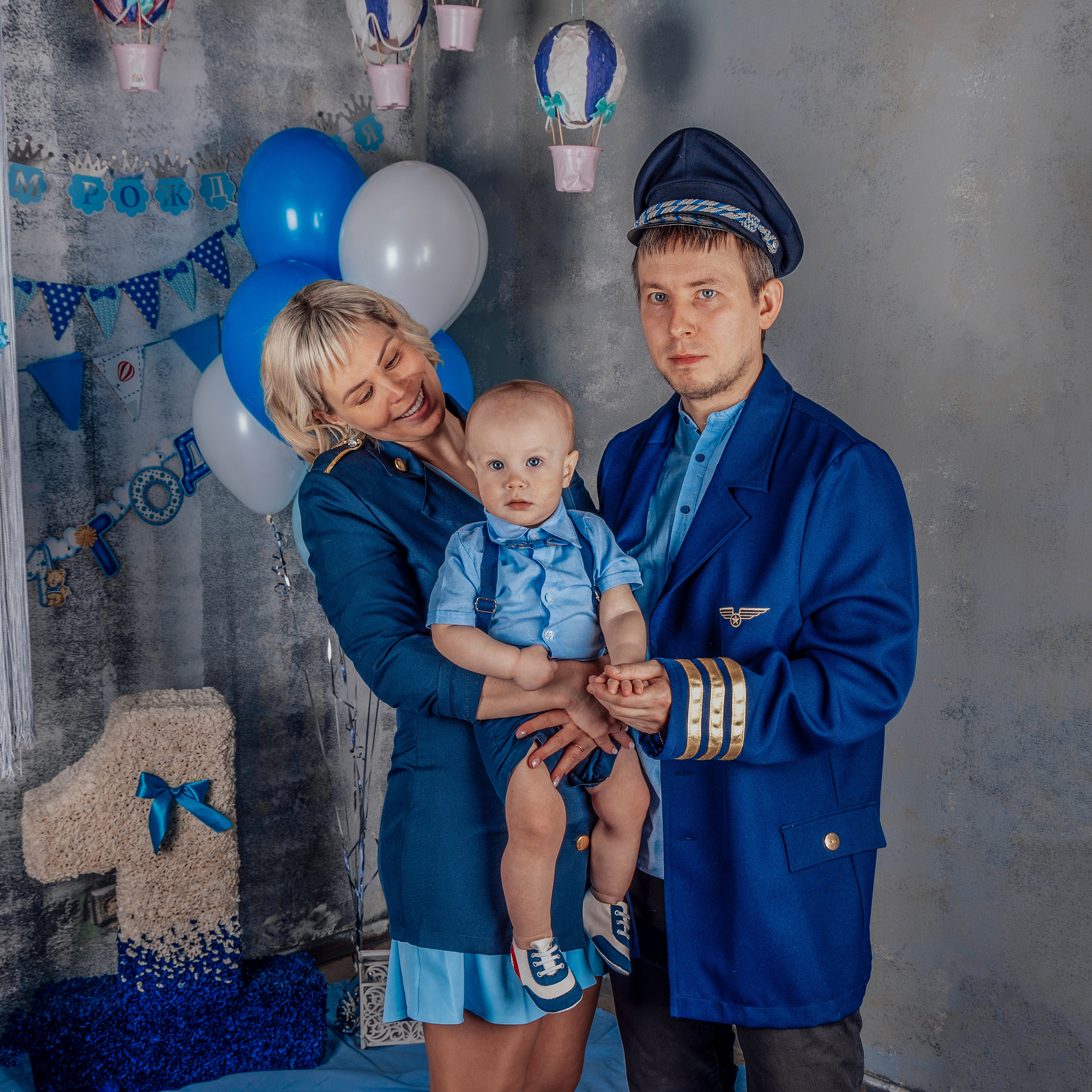 Мама, папа и малыш на воздушном шаре. Фотограф Владимир Роля