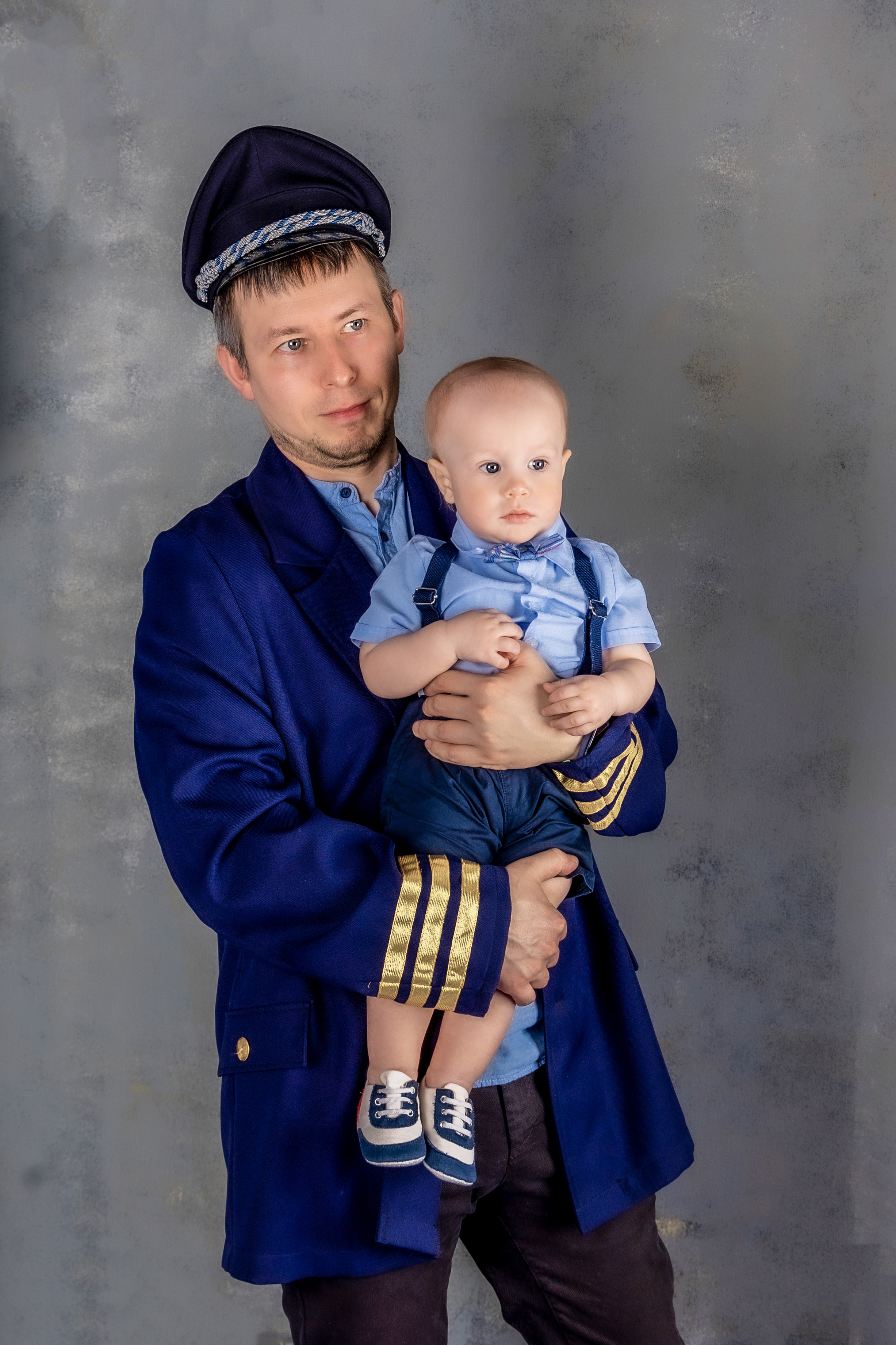 Мама, папа и малыш на воздушном шаре. Фотограф Владимир Роля