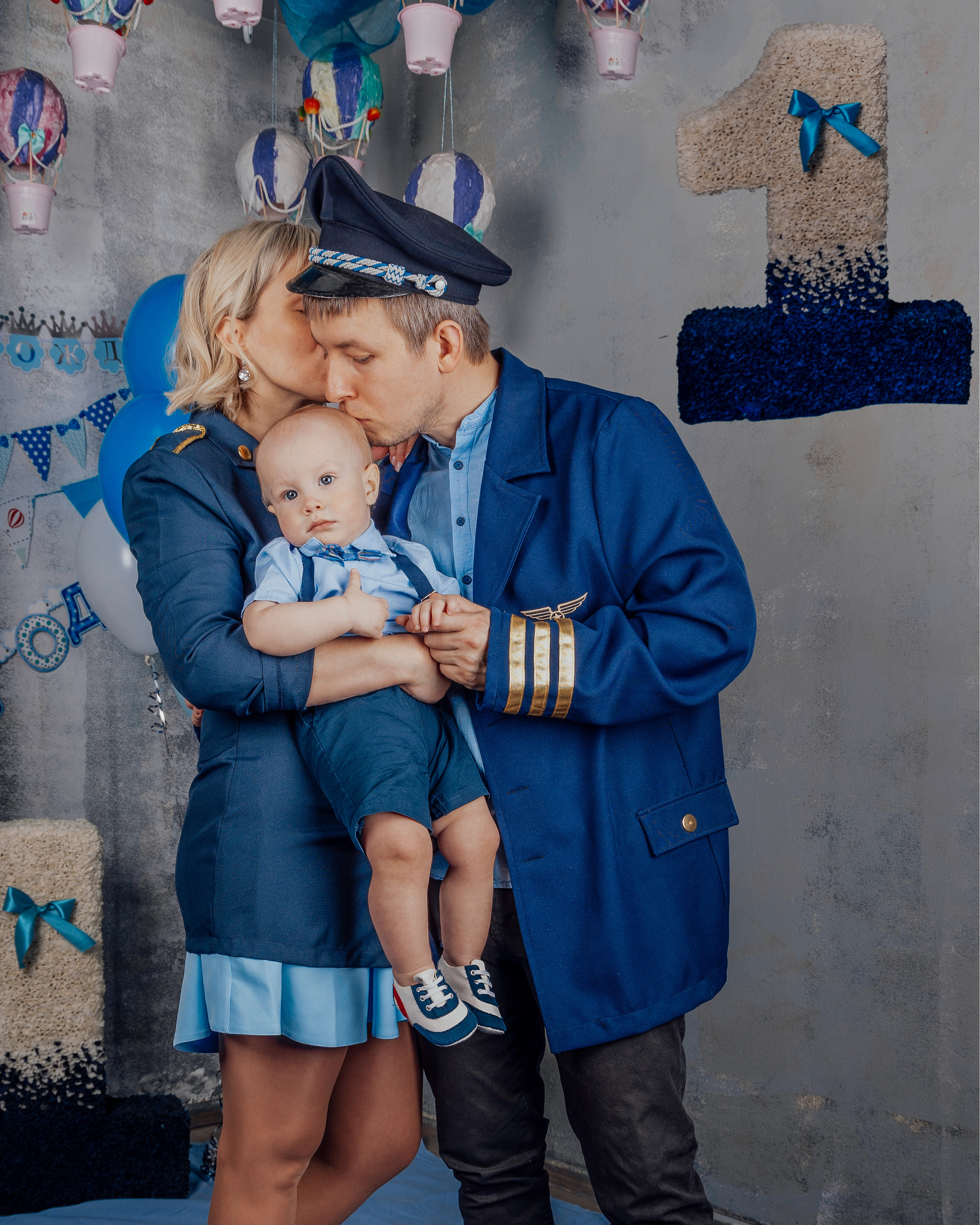 Мама, папа и малыш на воздушном шаре. Фотограф Владимир Роля