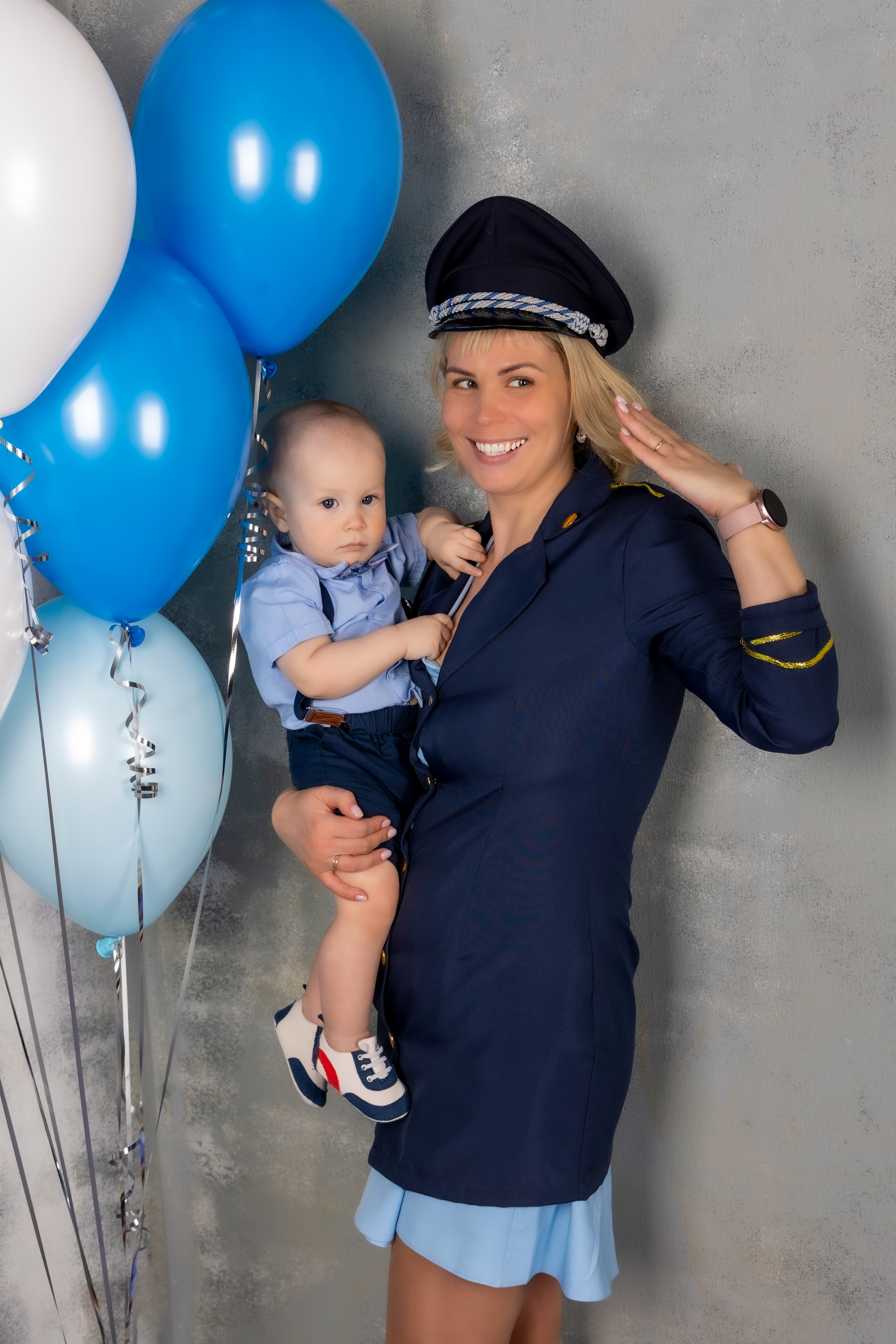 Мама, папа и малыш на воздушном шаре. Фотограф Владимир Роля