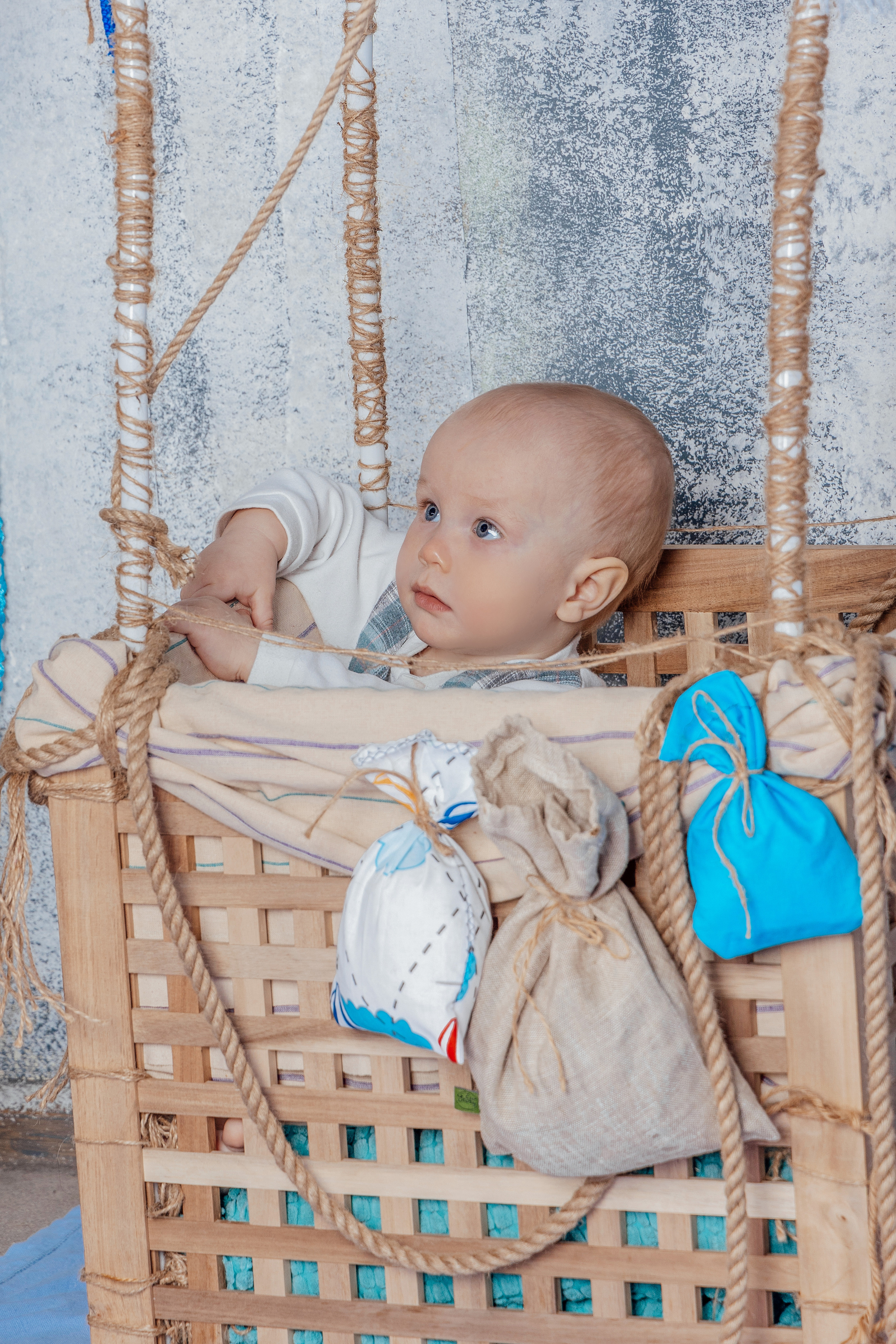 Мама, папа и малыш на воздушном шаре. Фотограф Владимир Роля