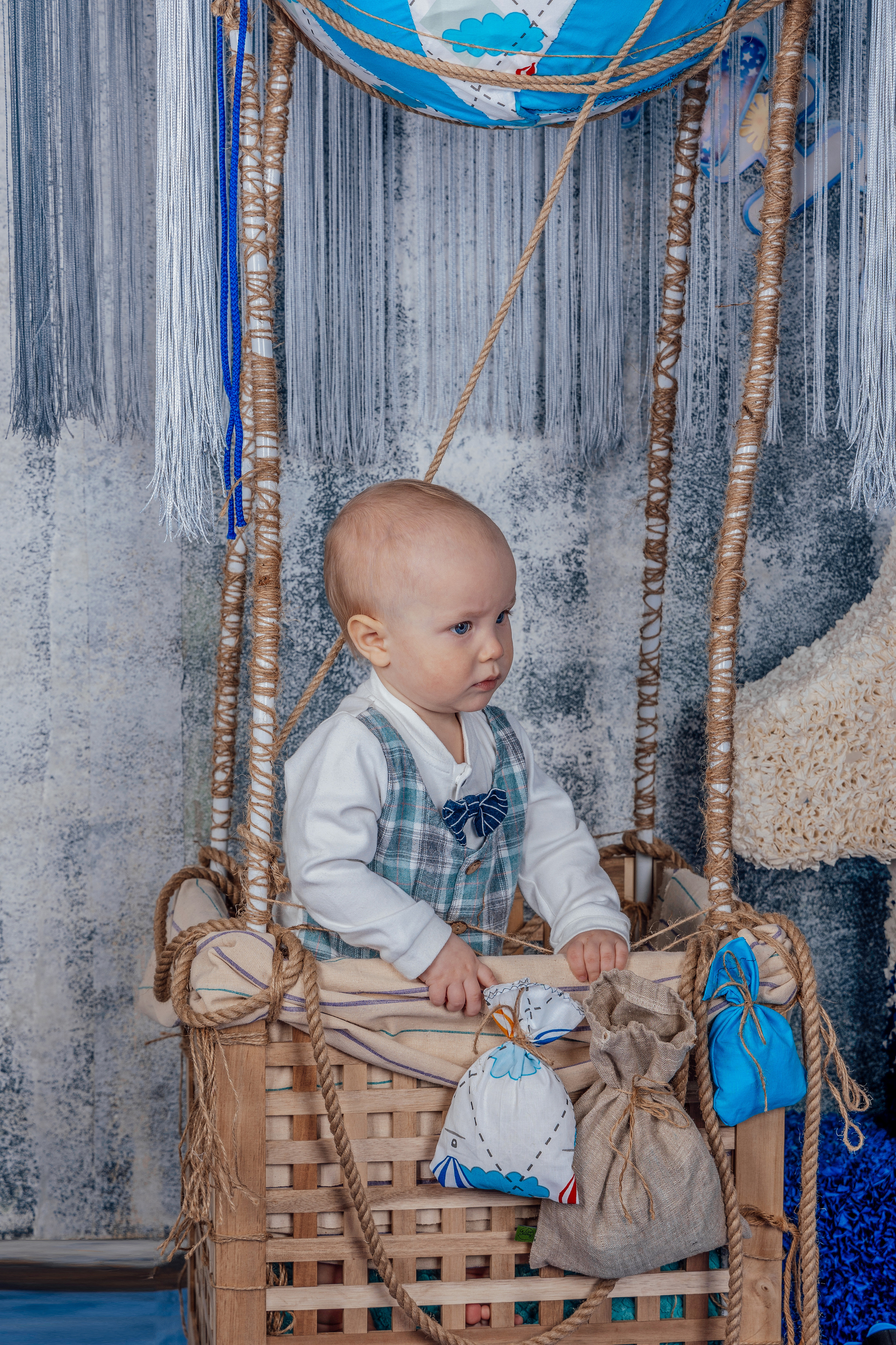 Мама, папа и малыш на воздушном шаре. Фотограф Владимир Роля