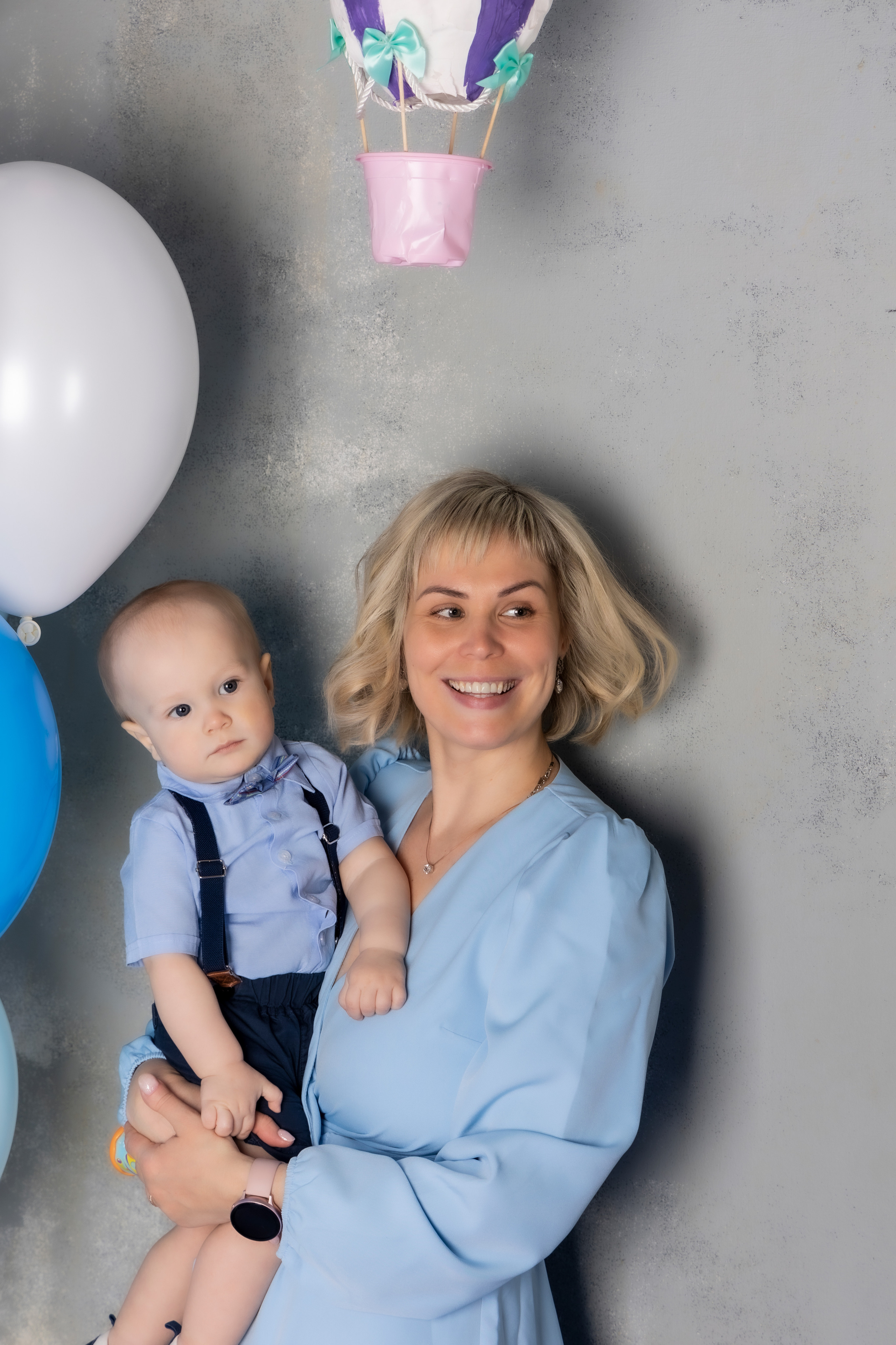 Мама, папа и малыш на воздушном шаре. Фотограф Владимир Роля