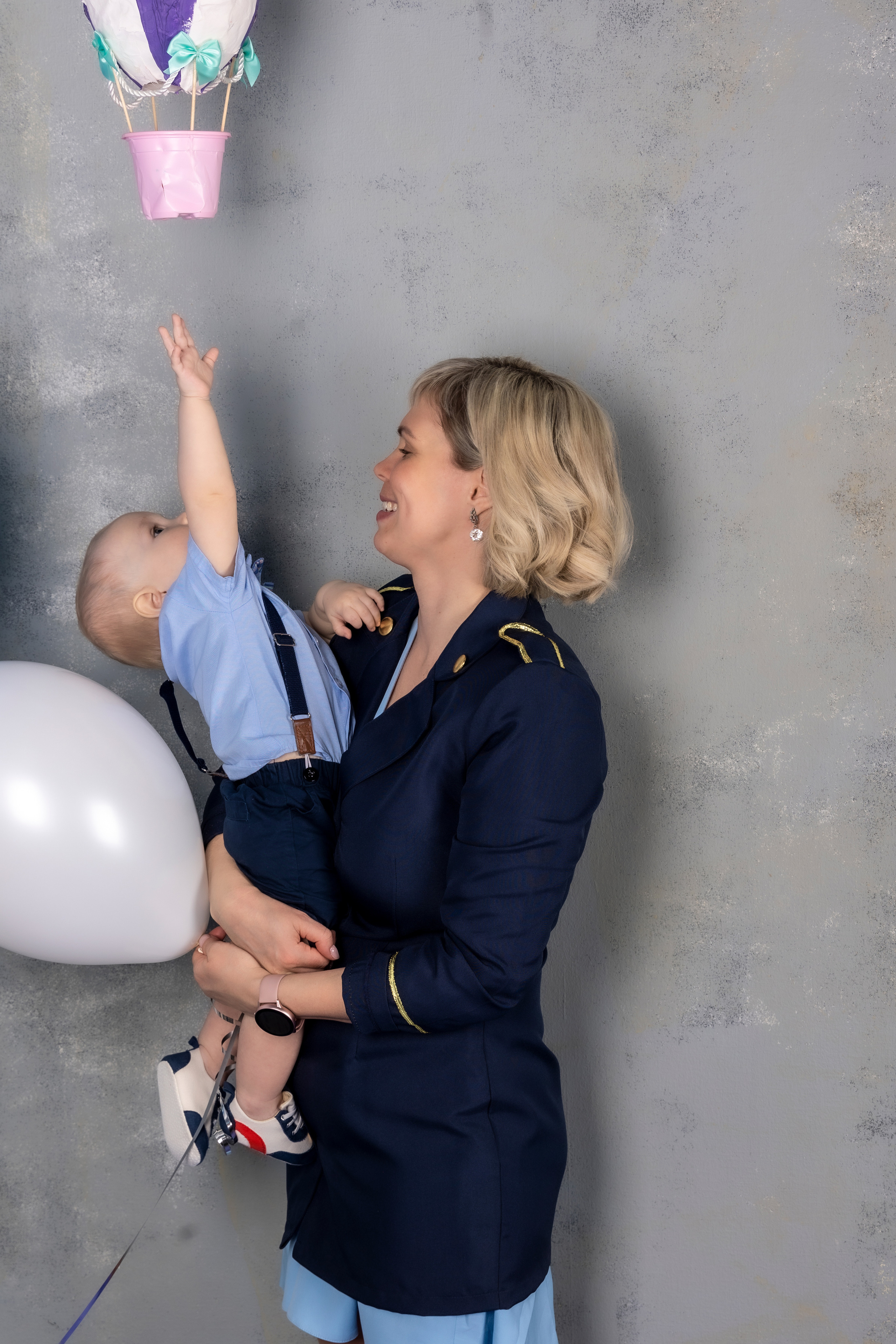 Мама, папа и малыш на воздушном шаре. Фотограф Владимир Роля