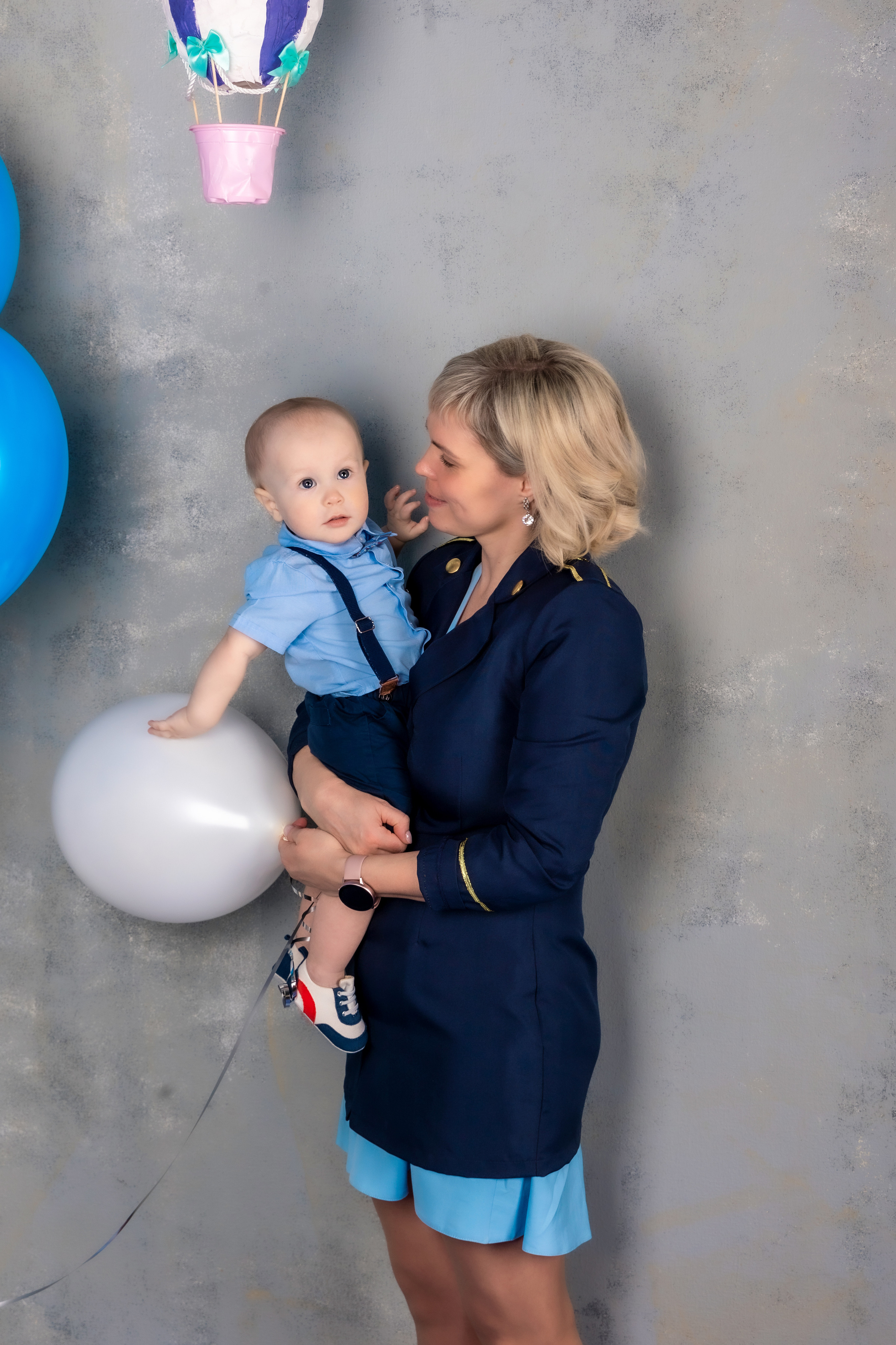 Мама, папа и малыш на воздушном шаре. Фотограф Владимир Роля